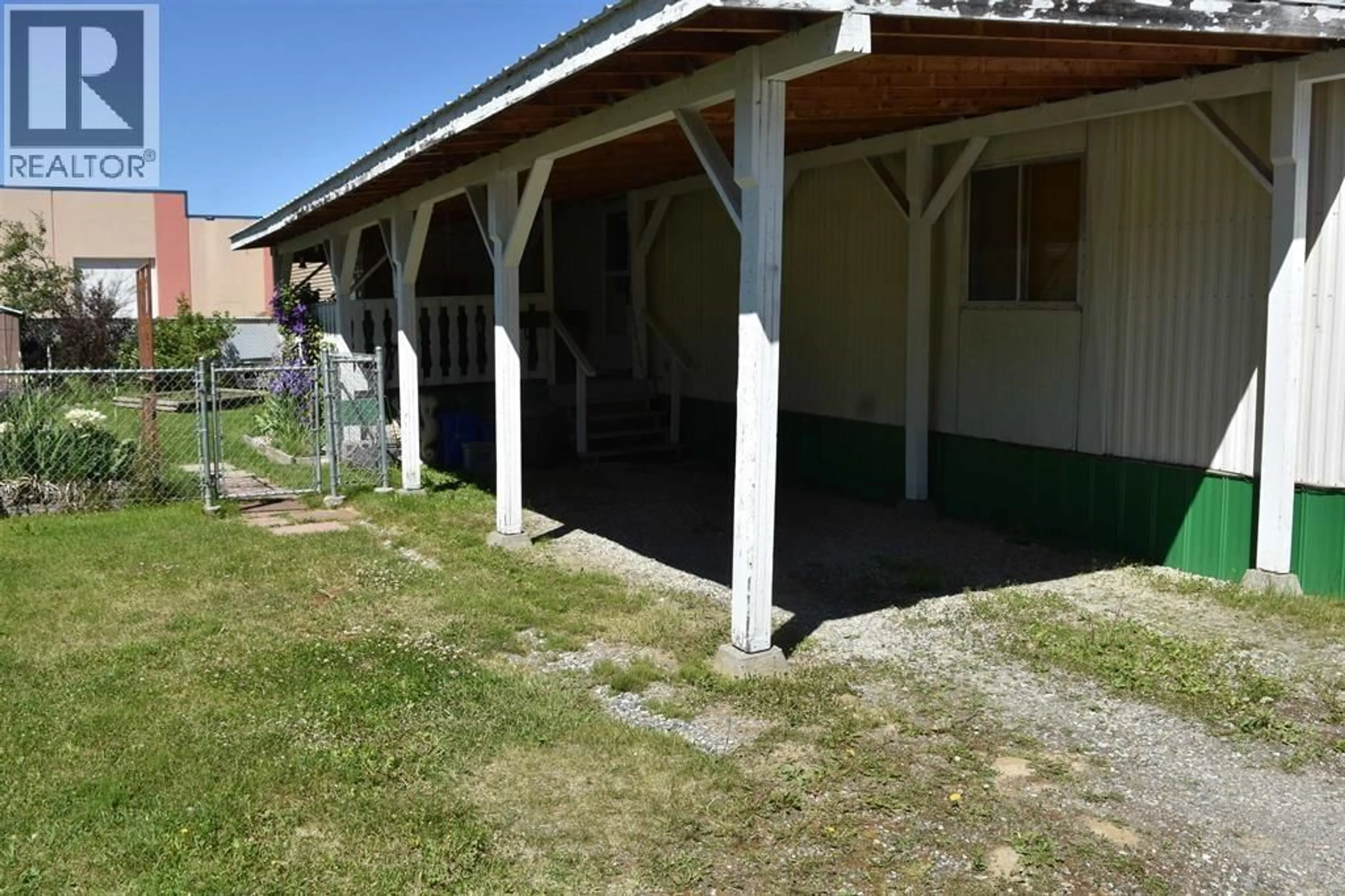 Patio, building for 12 - 2377 LARCH AVENUE, Quesnel British Columbia V2J4R9