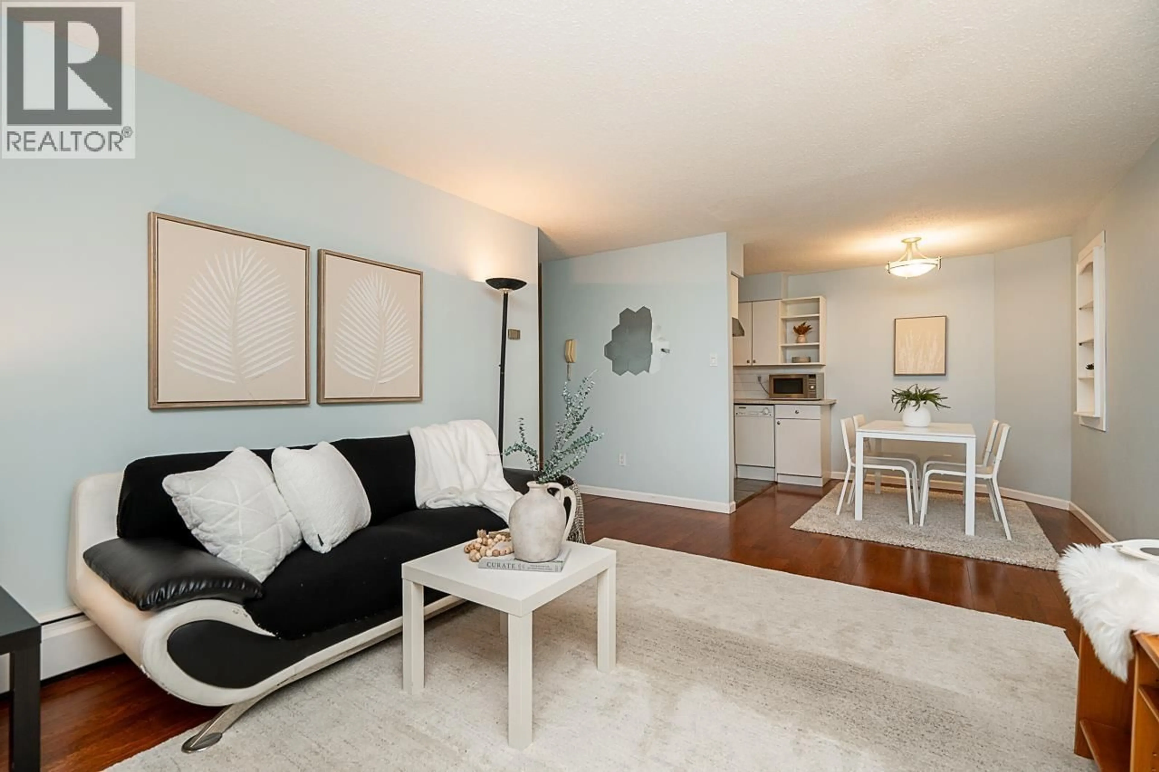 Living room with furniture, wood/laminate floor for 114 - 1950 8TH AVENUE, Vancouver British Columbia V6J1W3