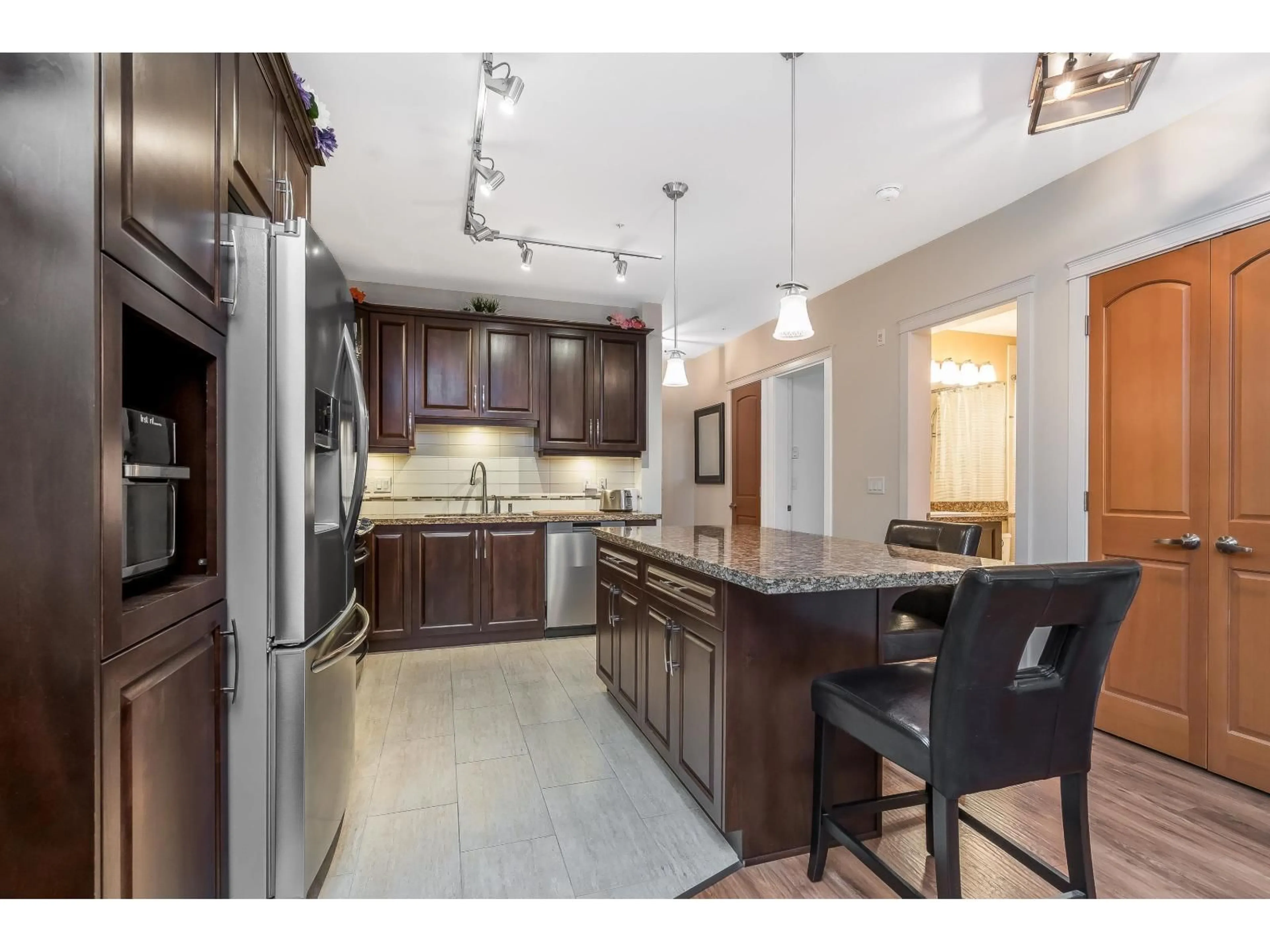 Open concept kitchen, ceramic/tile floor for 357 - 8258 207A STREET, Langley British Columbia V2Y0N4