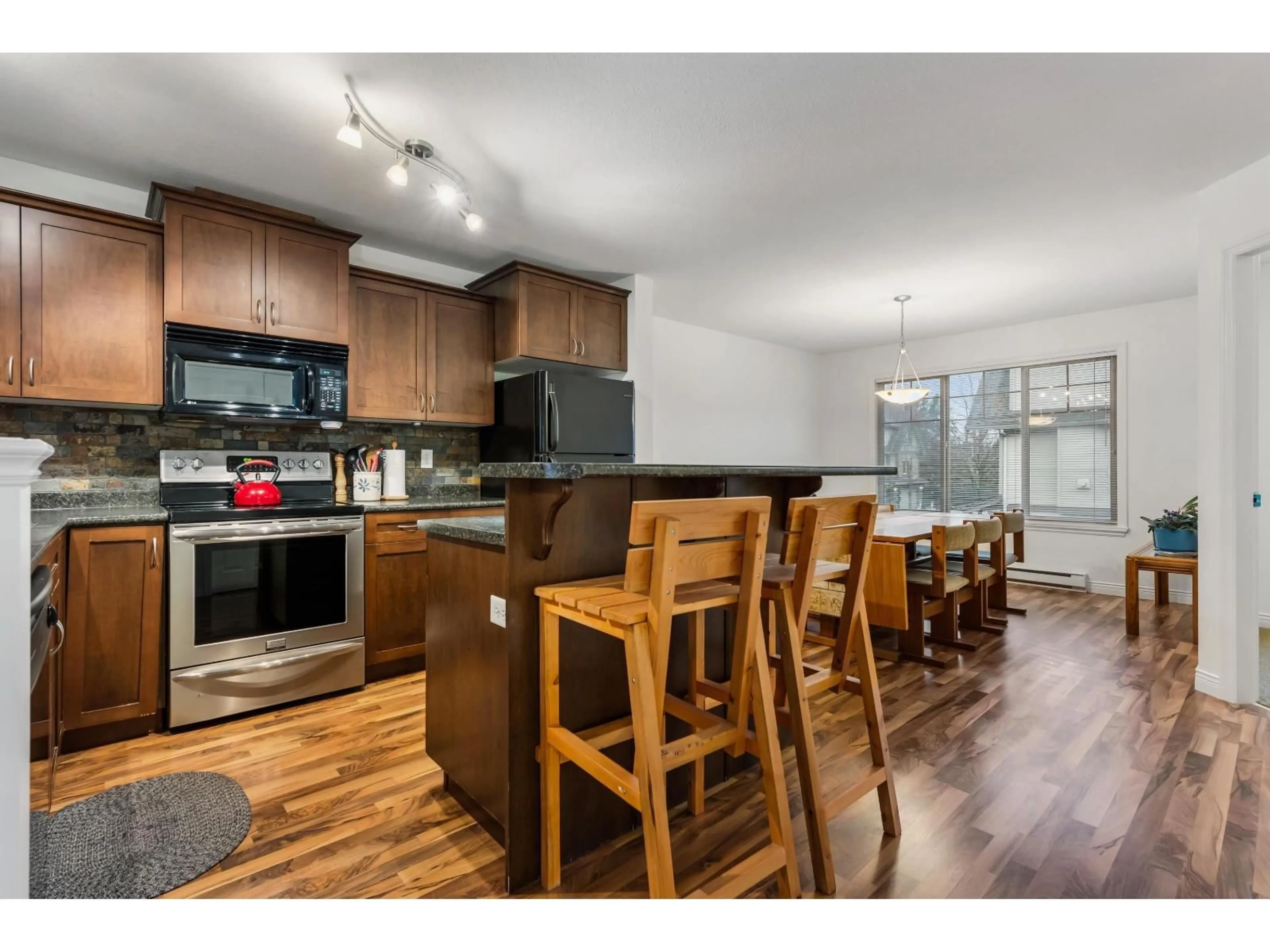 Open concept kitchen, wood/laminate floor for 66 - 5556 PEACH ROAD, Chilliwack British Columbia V2R5X4