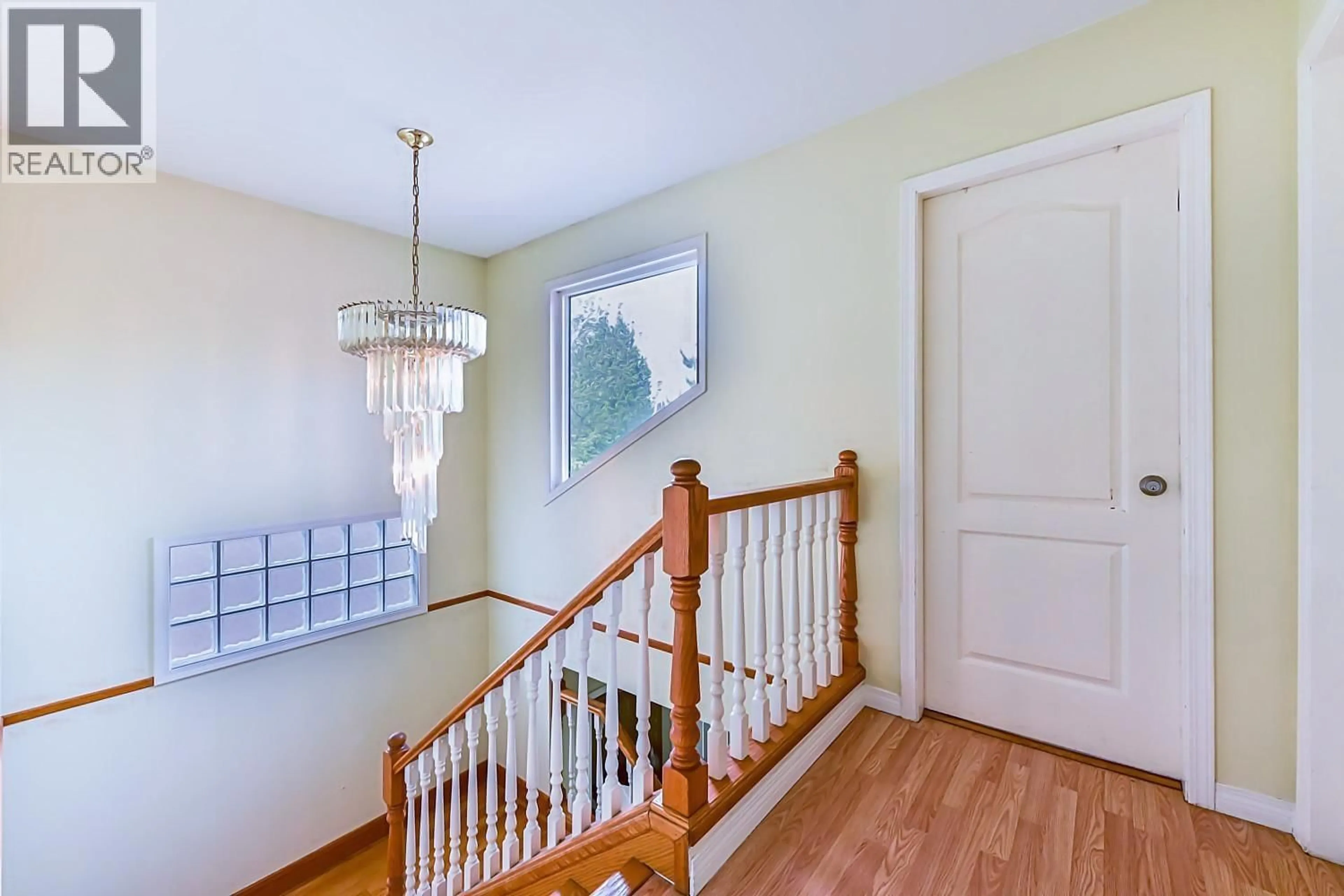 Indoor foyer for 396 49TH AVENUE, Vancouver British Columbia V5W2G6