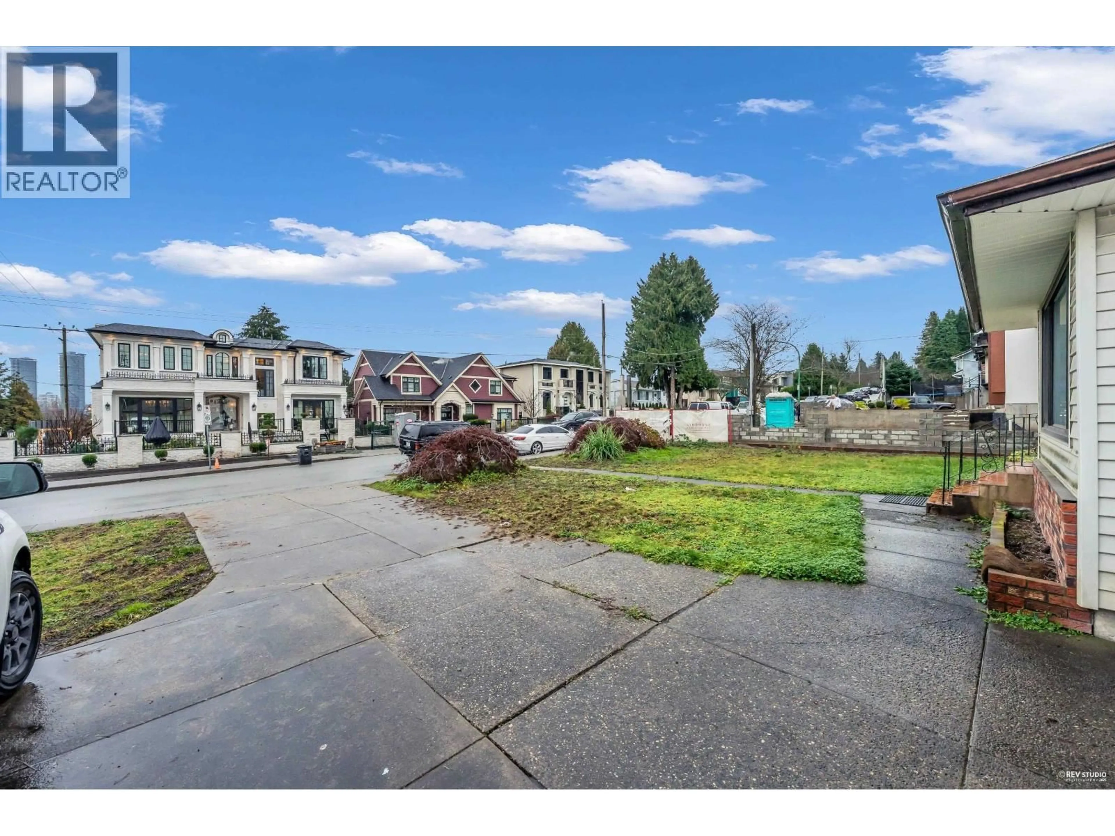 A pic from outside/outdoor area/front of a property/back of a property/a pic from drone, street for 4938 FULWELL STREET, Burnaby British Columbia V5G1P2