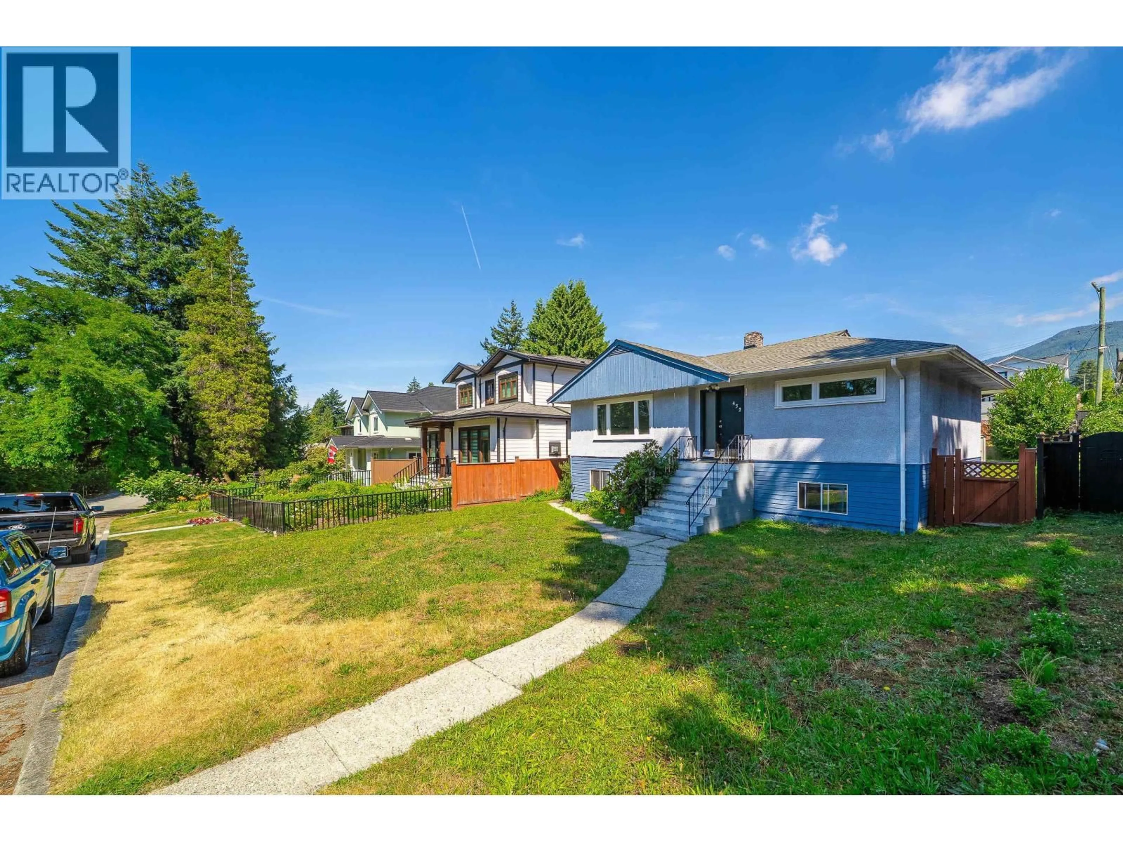 A pic from outside/outdoor area/front of a property/back of a property/a pic from drone, street for 432 25TH STREET, North Vancouver British Columbia V7N2G2
