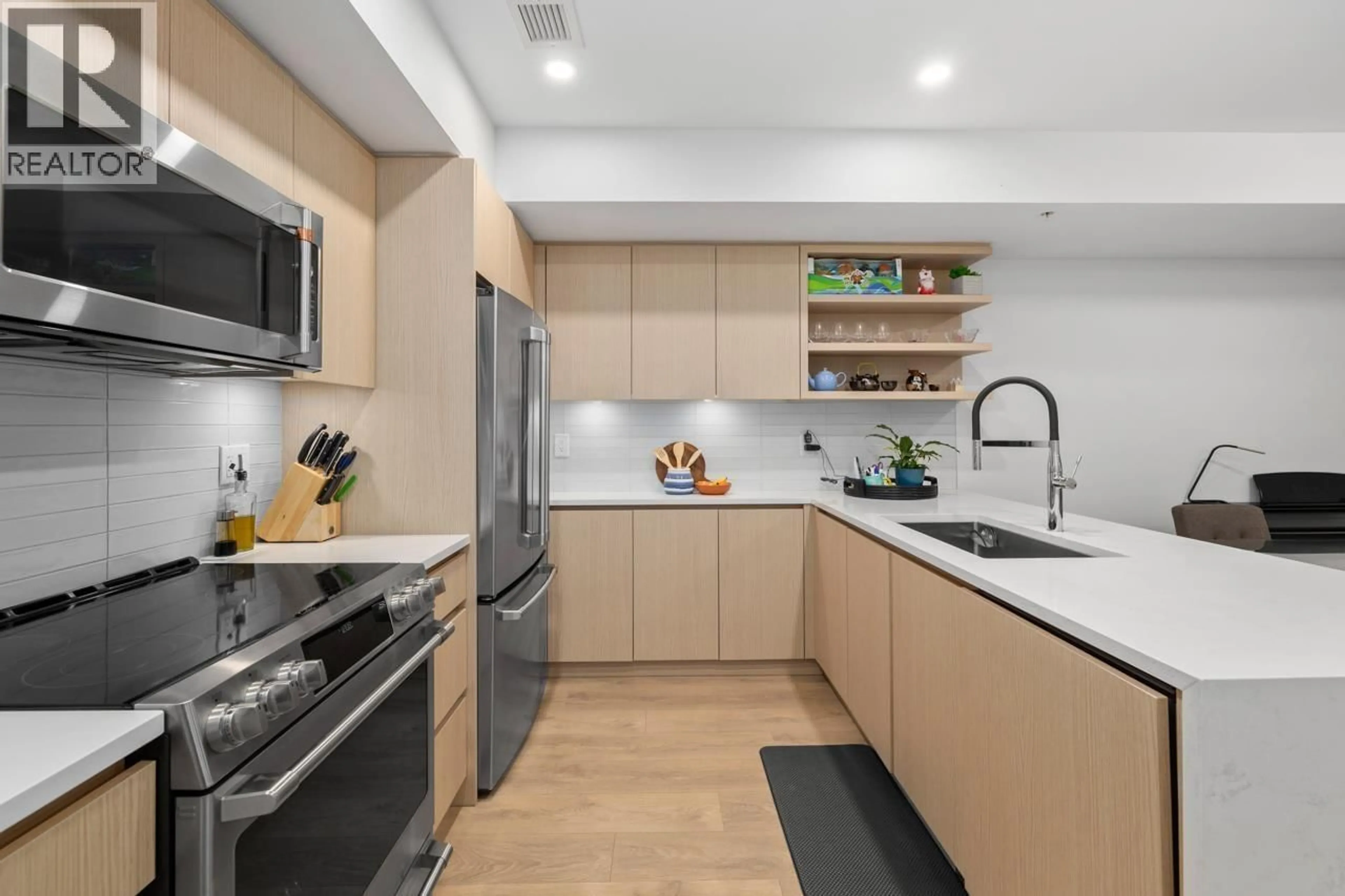 Unknown for 3 - 752 3RD STREET, North Vancouver British Columbia V7L1G9