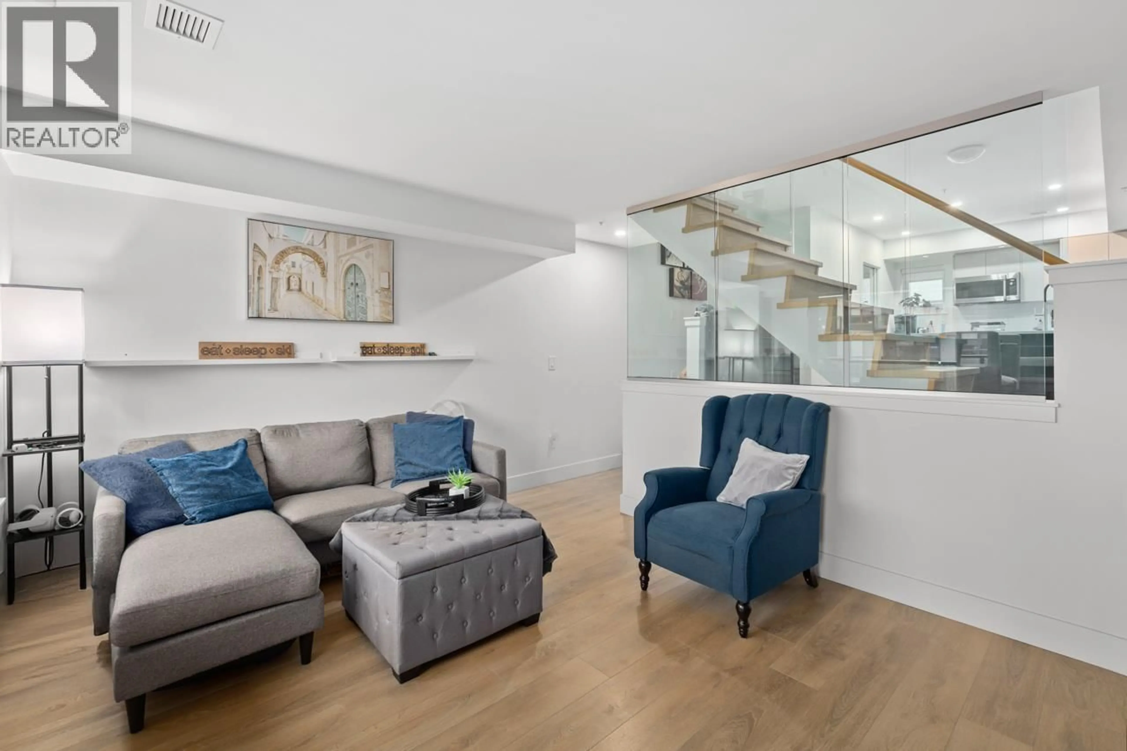 Living room with furniture, unknown for 3 - 752 3RD STREET, North Vancouver British Columbia V7L1G9