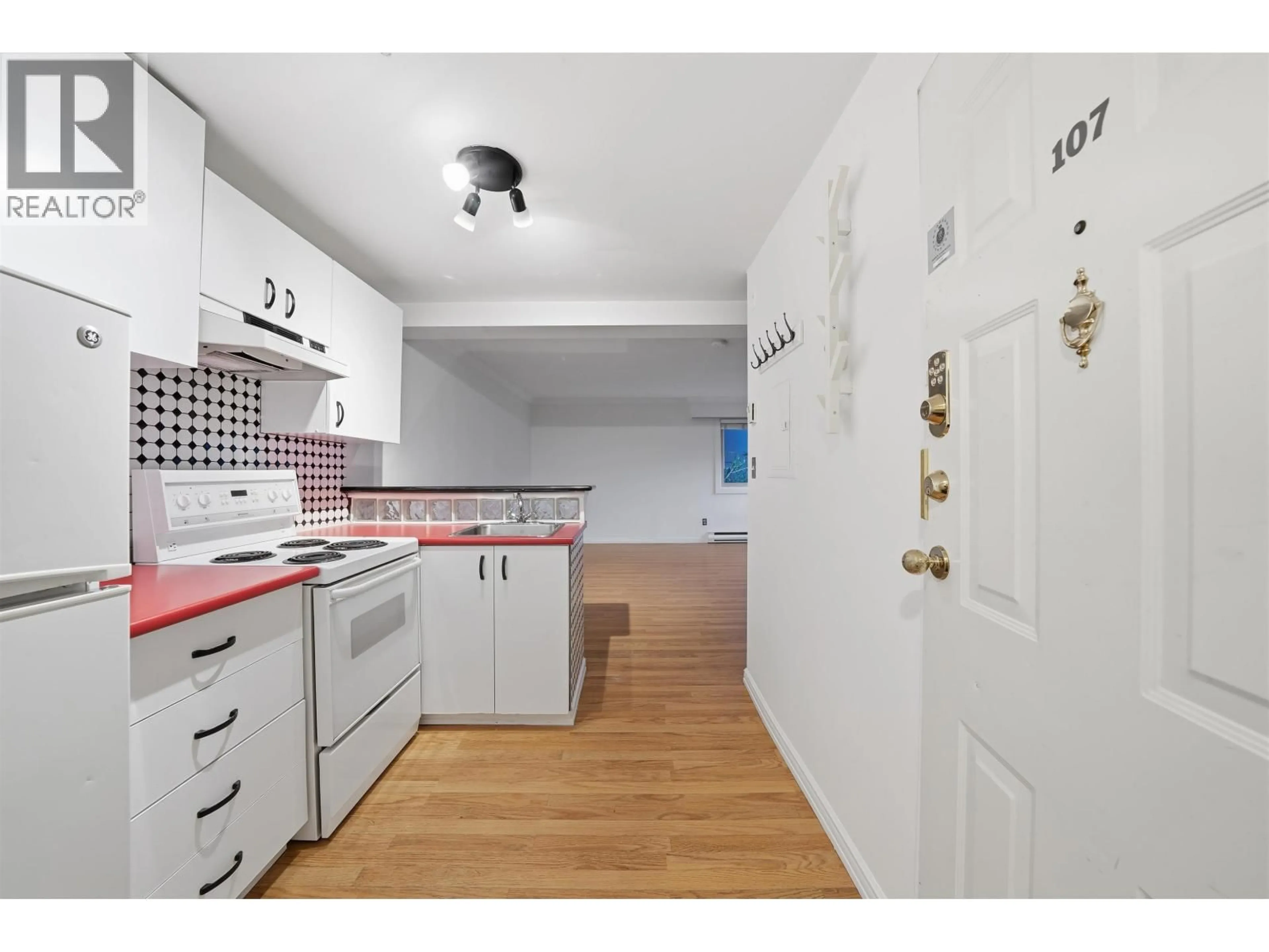 Standard kitchen, unknown for 107 - 1940 BARCLAY STREET, Vancouver British Columbia V6G1L3