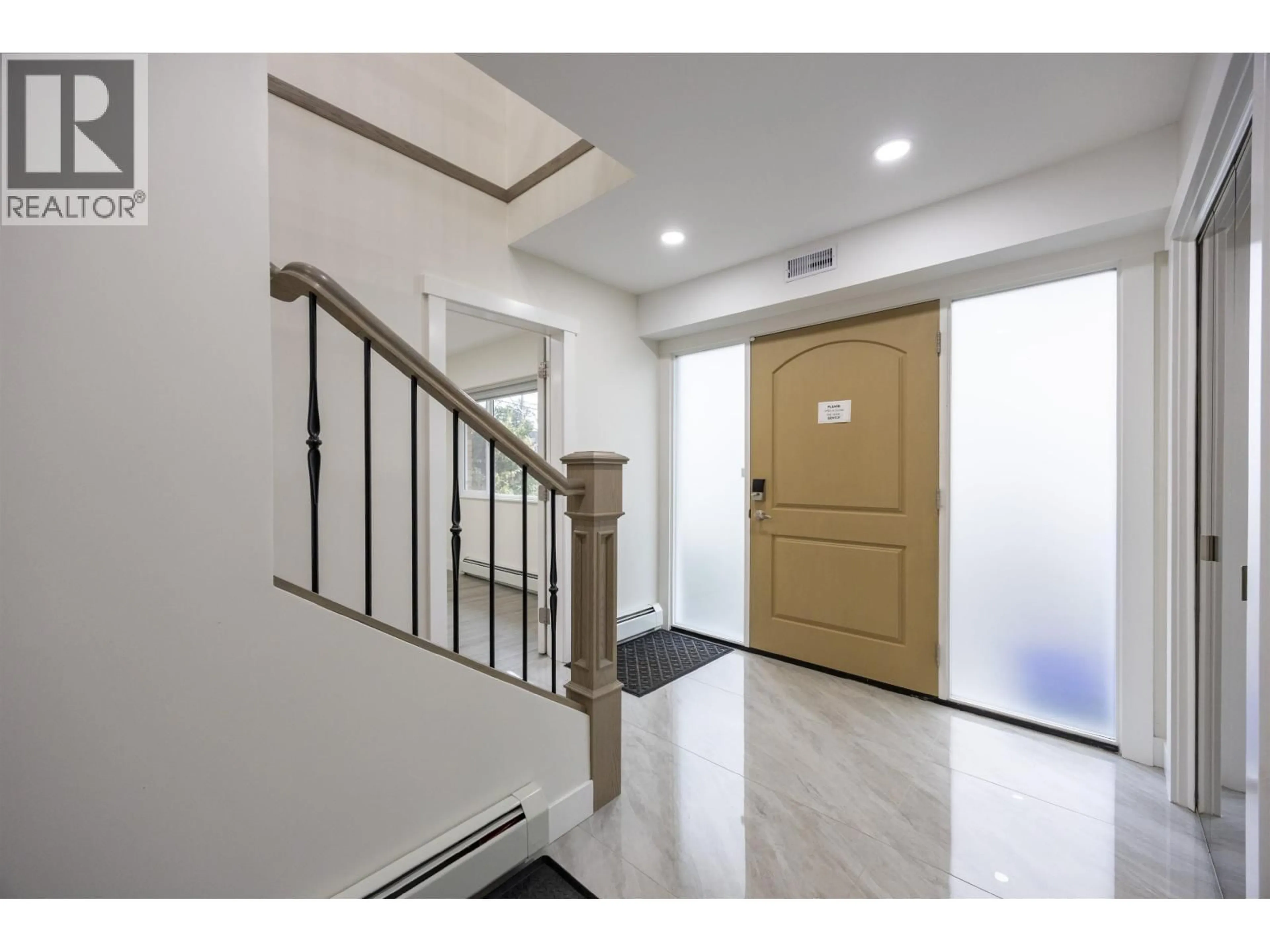 Indoor entryway for 3881 NAPIER STREET, Burnaby British Columbia V5C3E6