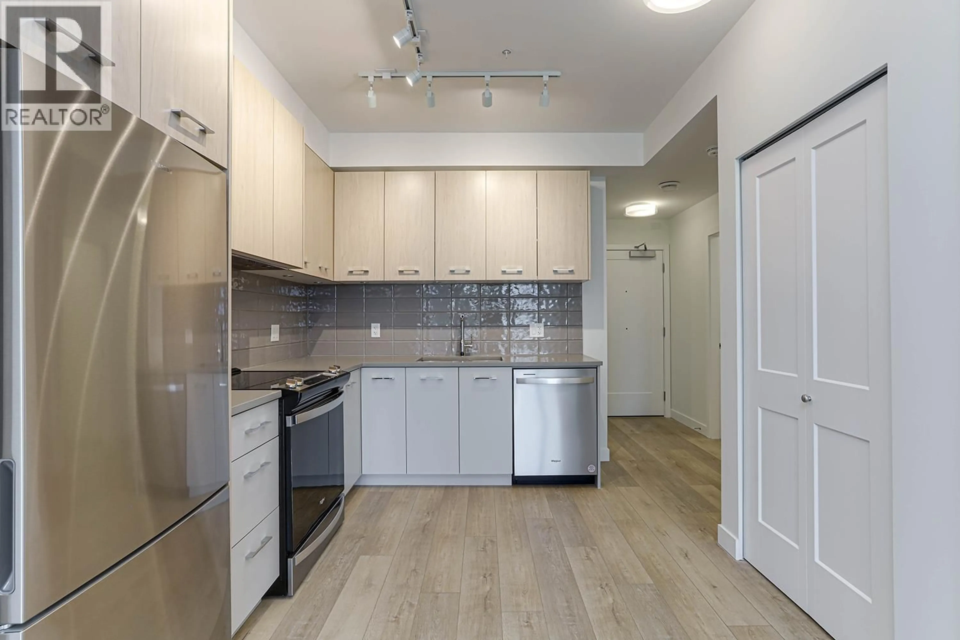 Standard kitchen, unknown for 411 - 4933 CLARENDON STREET, Vancouver British Columbia V5R0J6