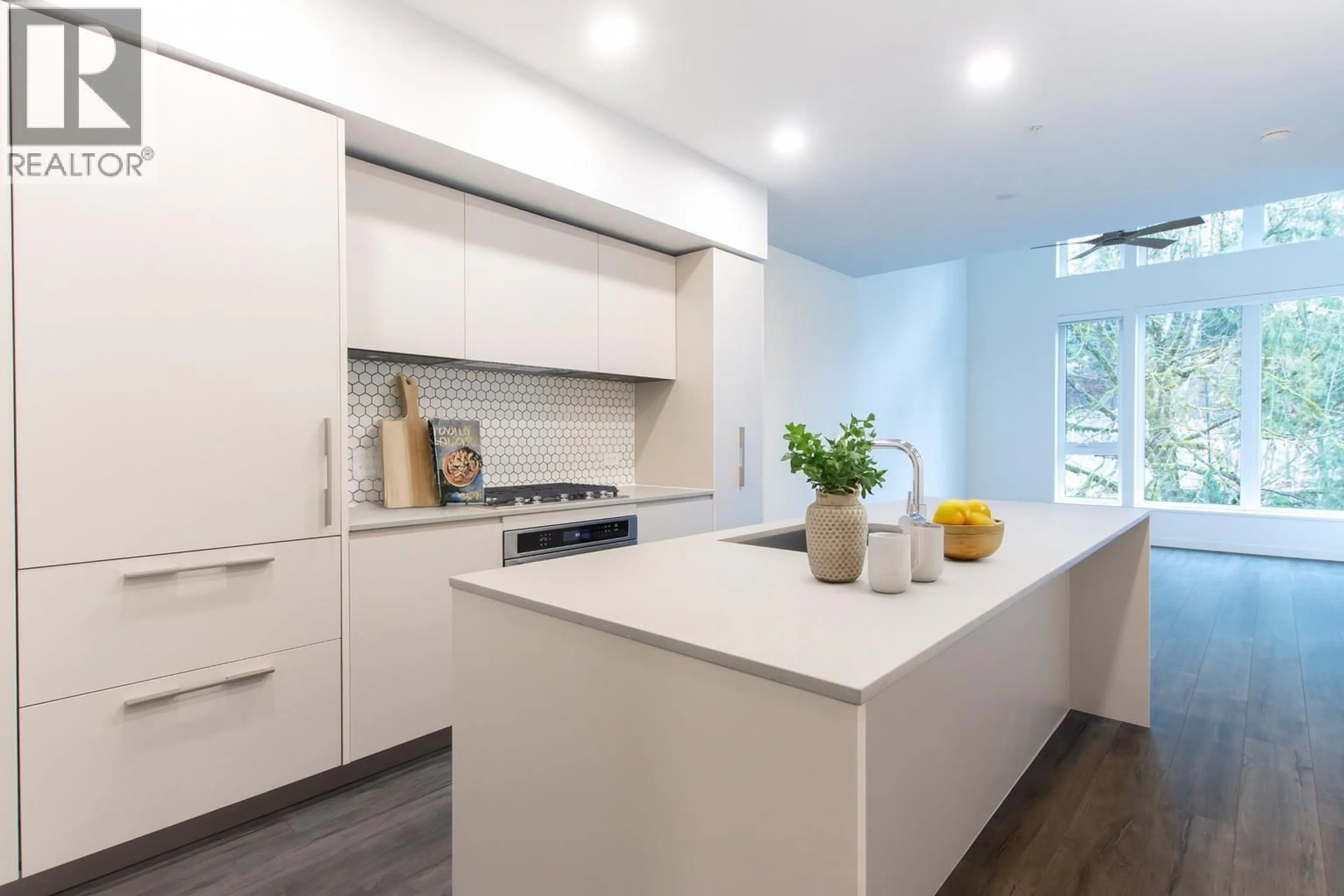 Contemporary kitchen, unknown for 606 - 1504 SCOTT CRES, Squamish British Columbia V0N3G0