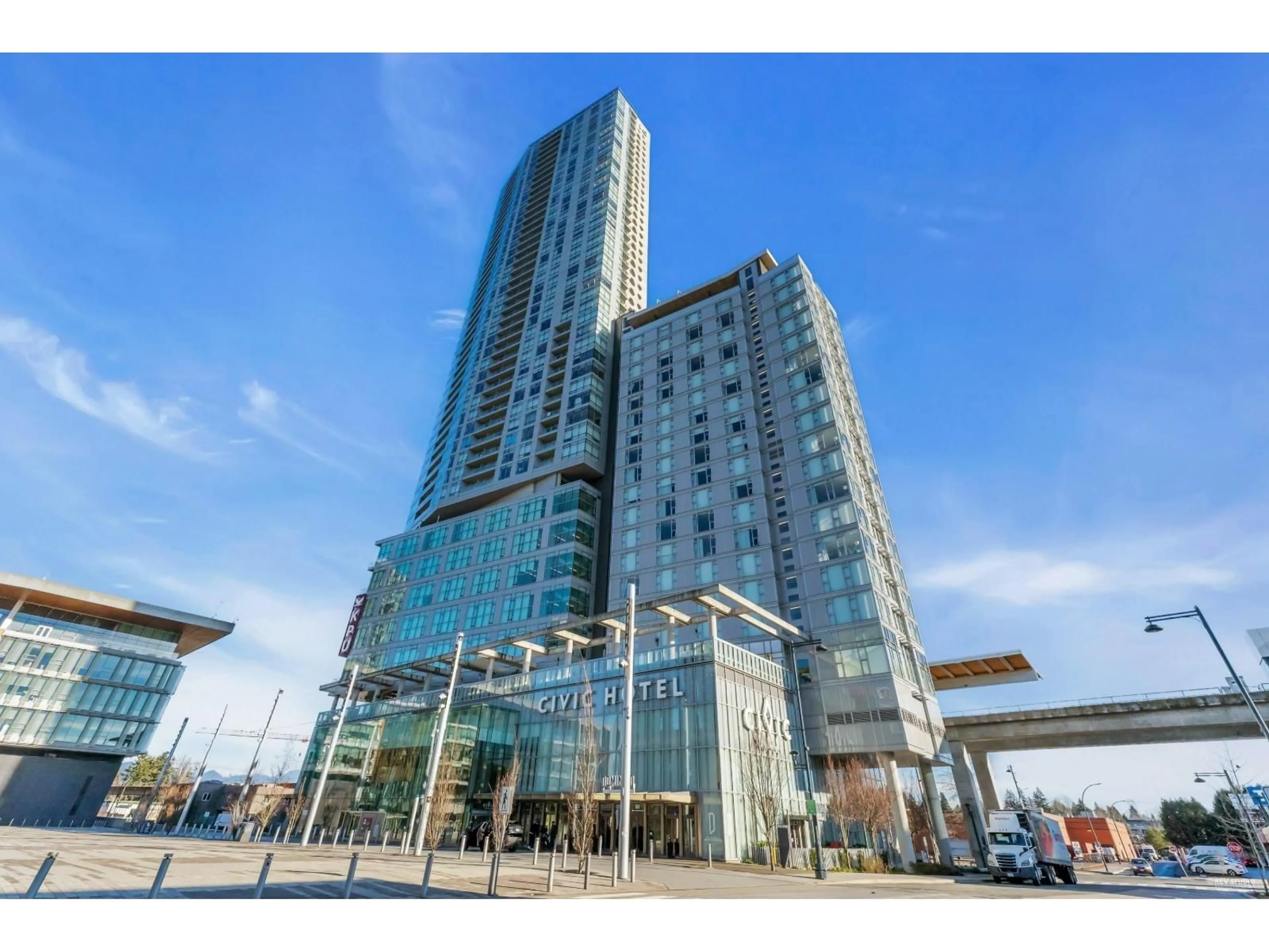 Indoor foyer for 3803 - 13495 CENTRAL AVENUE, Surrey British Columbia V3T0K2