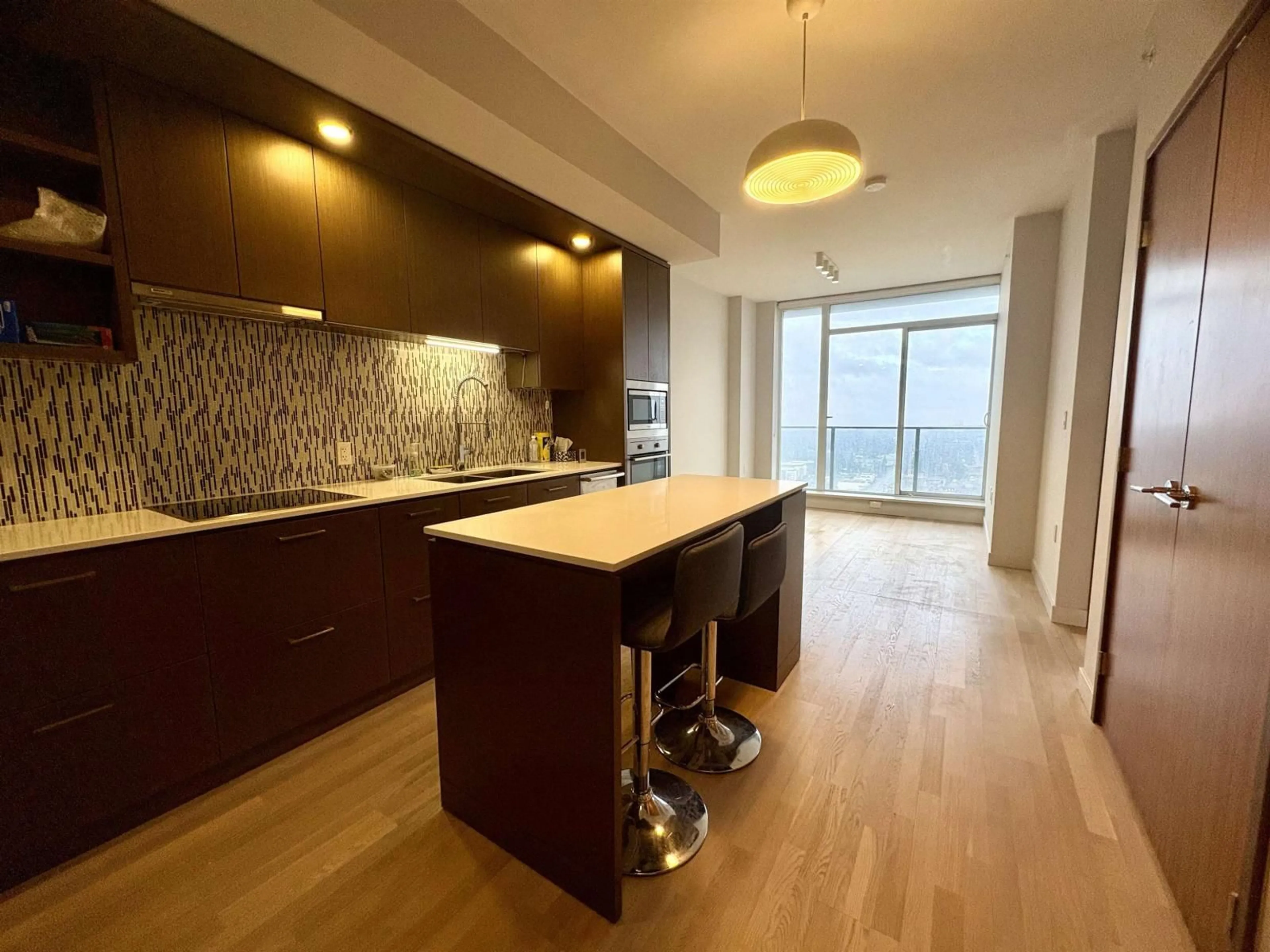 Open concept kitchen, wood/laminate floor for 3803 - 13495 CENTRAL AVENUE, Surrey British Columbia V3T0K2