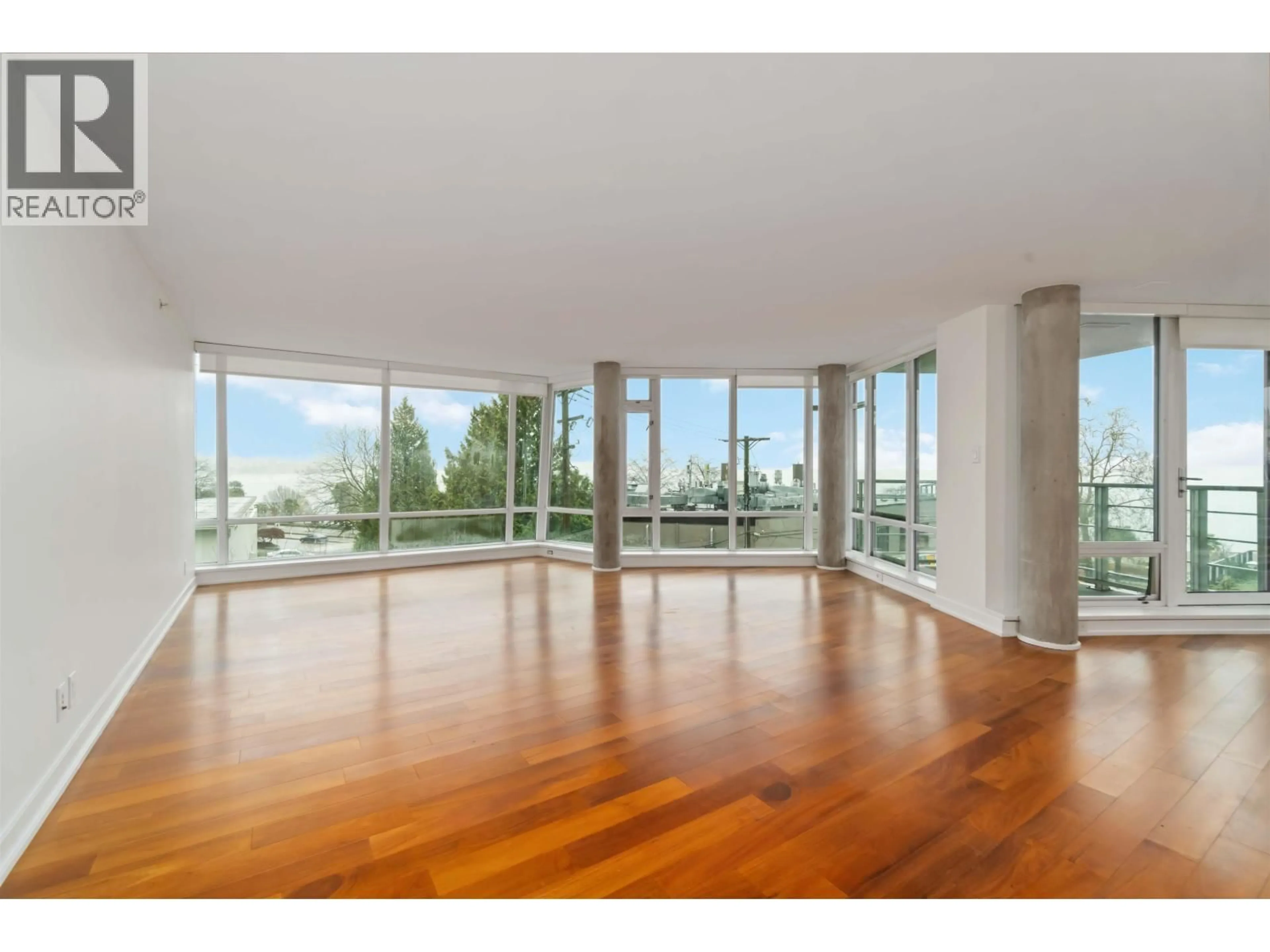 Indoor foyer for 404 - 1762 DAVIE STREET, Vancouver British Columbia V6G1W2