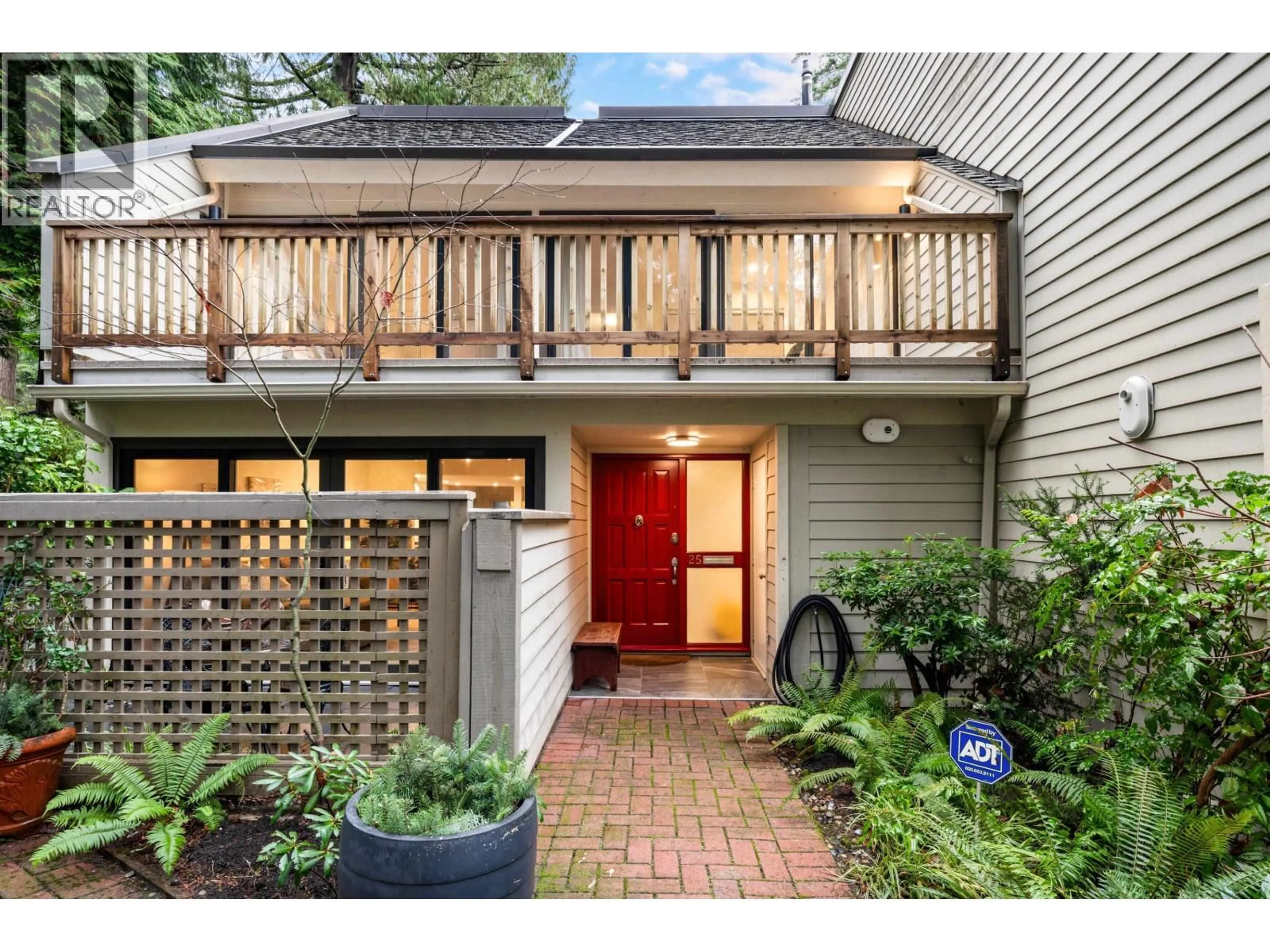 Indoor entryway for 25 - 4957 MARINE DRIVE, West Vancouver British Columbia V7W2P5