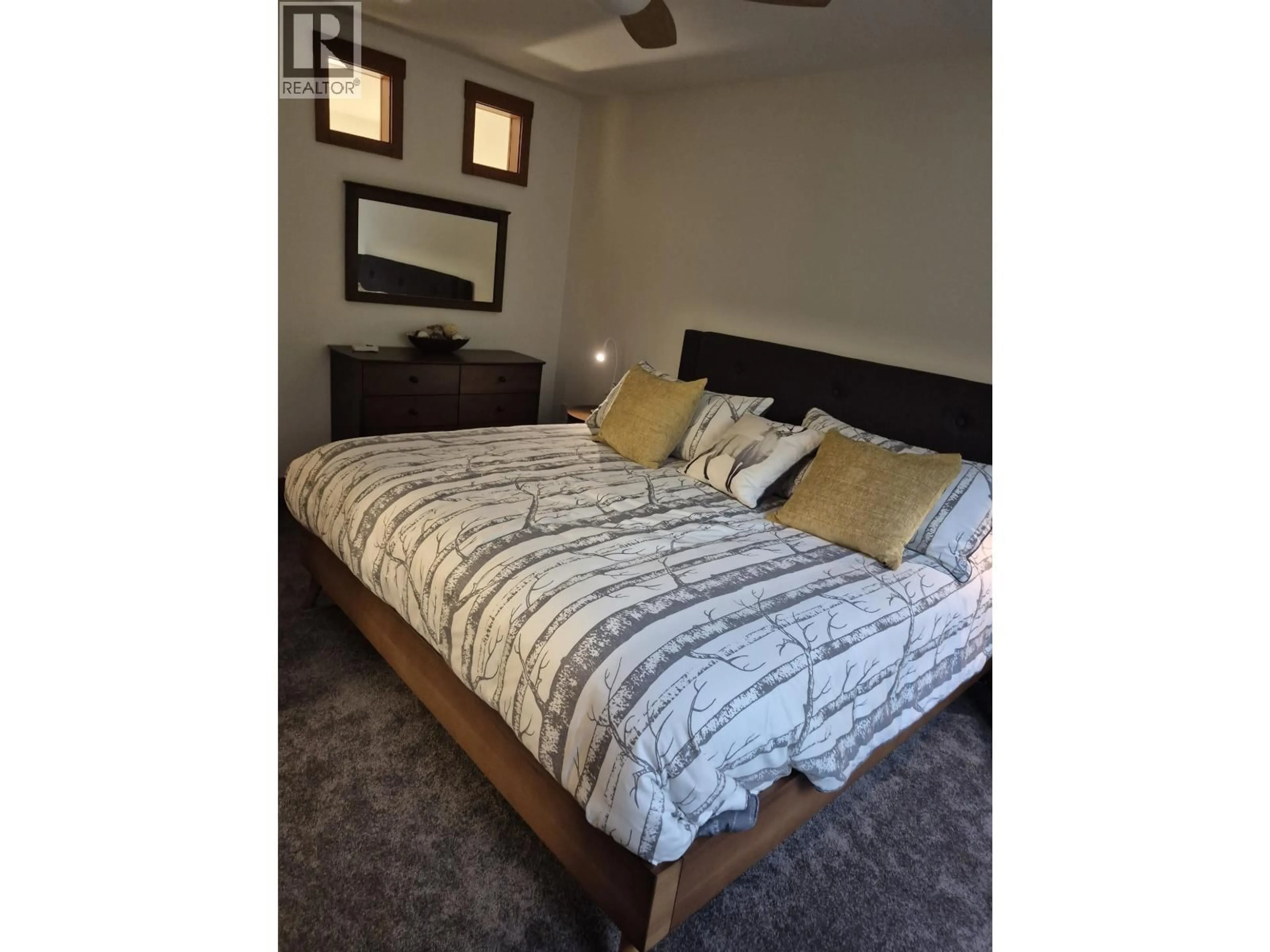 Bedroom with bed, unknown for 17 - 1530 TYNEBRIDGE LANE, Whistler British Columbia V8E0L3