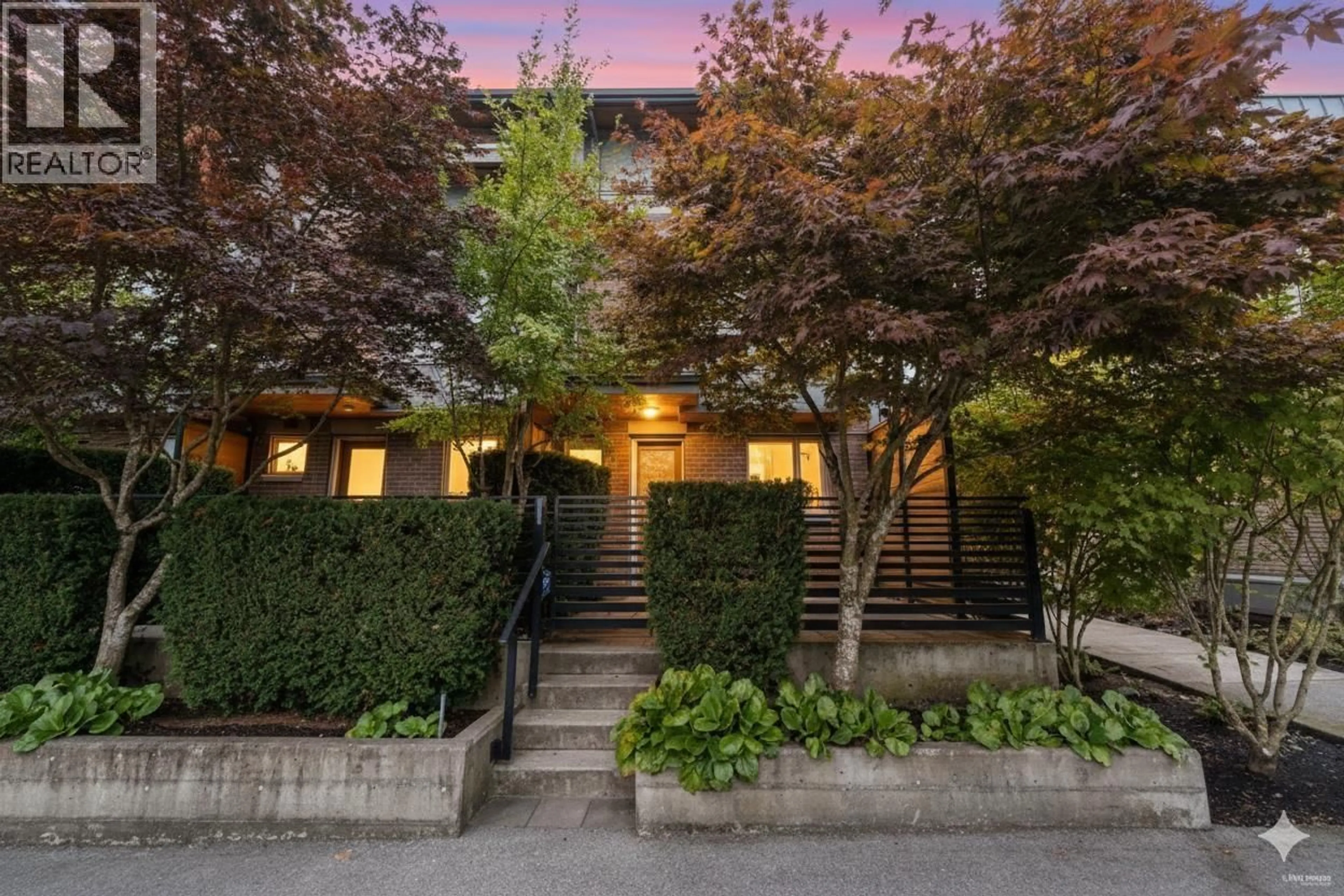 Unknown for 5502 OAK STREET, Vancouver British Columbia V6M2V6