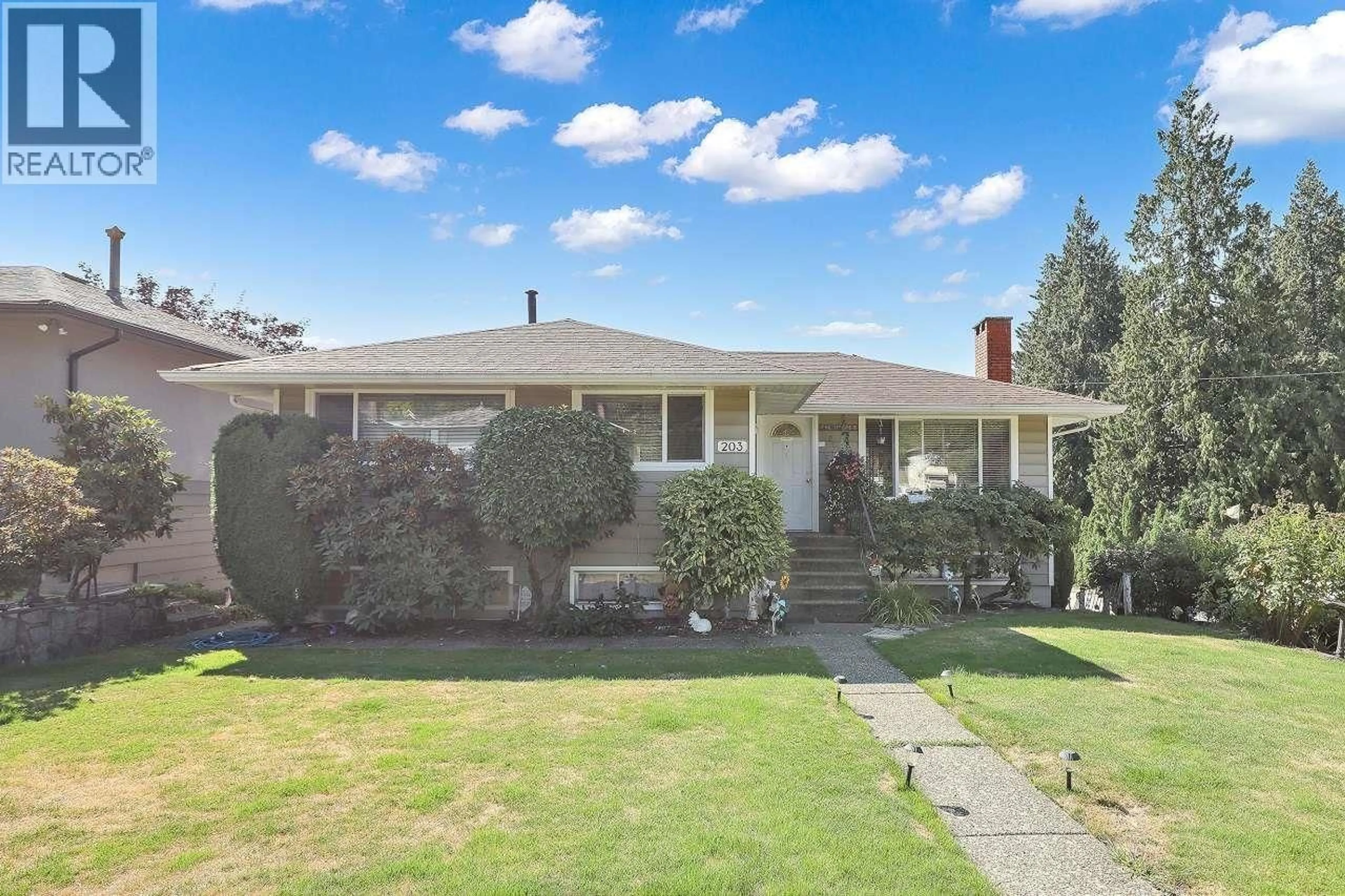 A pic from outside/outdoor area/front of a property/back of a property/a pic from drone, street for 203 26TH STREET, North Vancouver British Columbia V7N1A7
