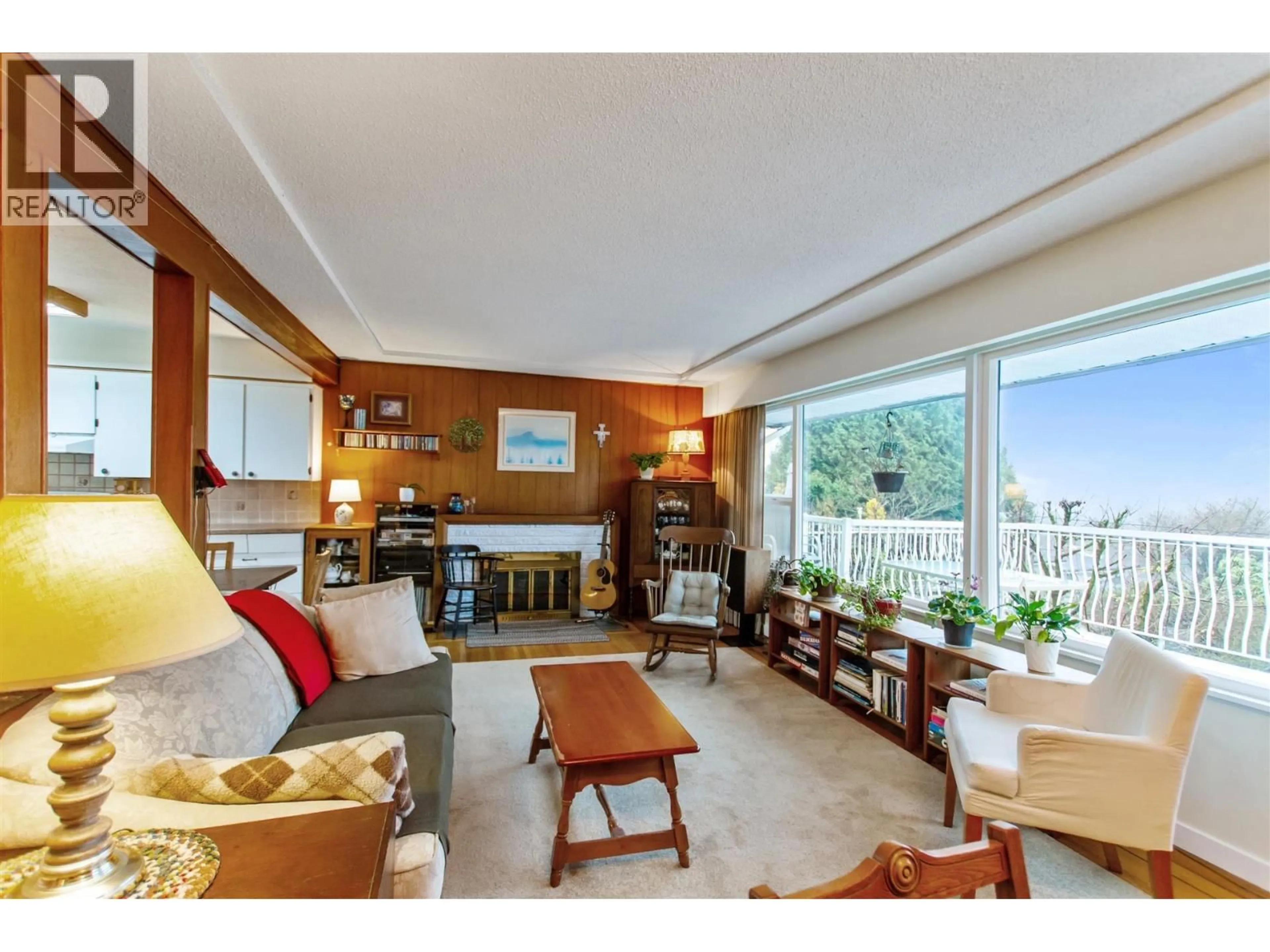 Living room with furniture, wood/laminate floor for 548 AMESS STREET, New Westminster British Columbia V3L4A9