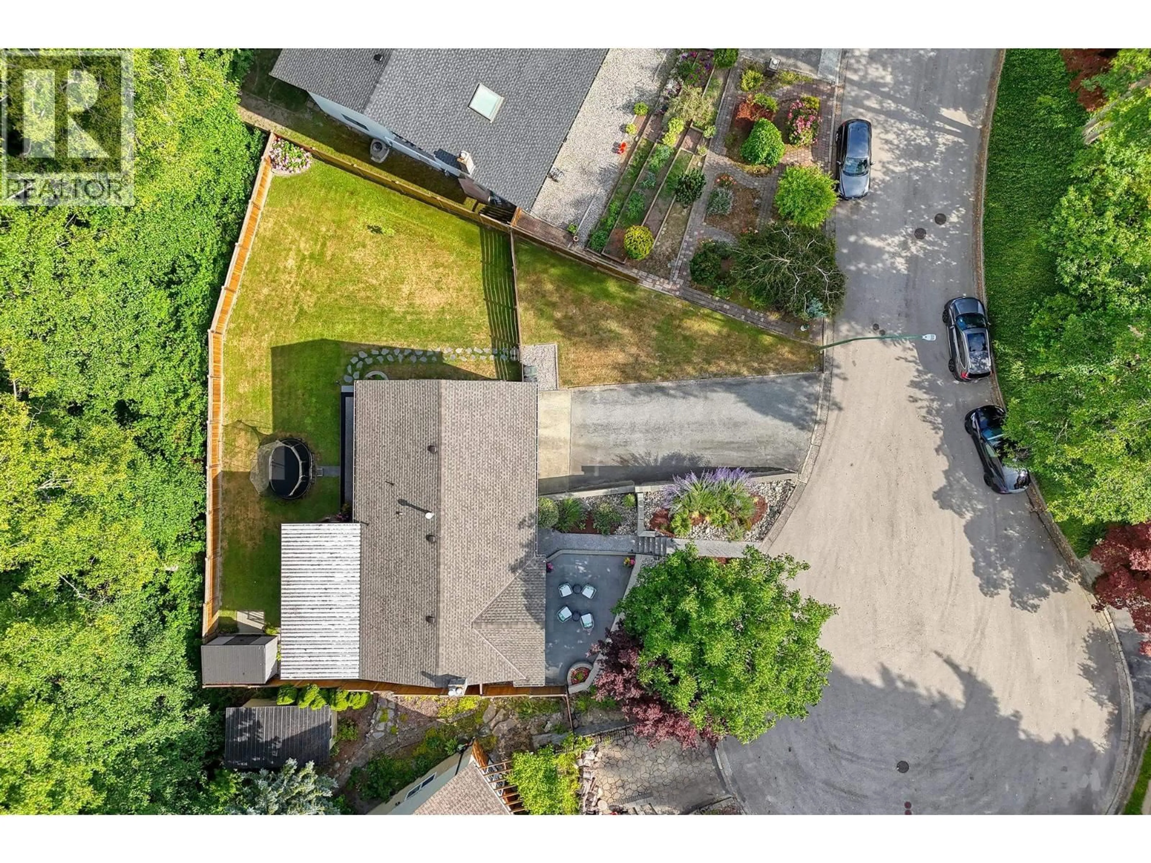 A pic from outside/outdoor area/front of a property/back of a property/a pic from drone, street for 1340 LORILAWN COURT, Burnaby British Columbia V5B3N5