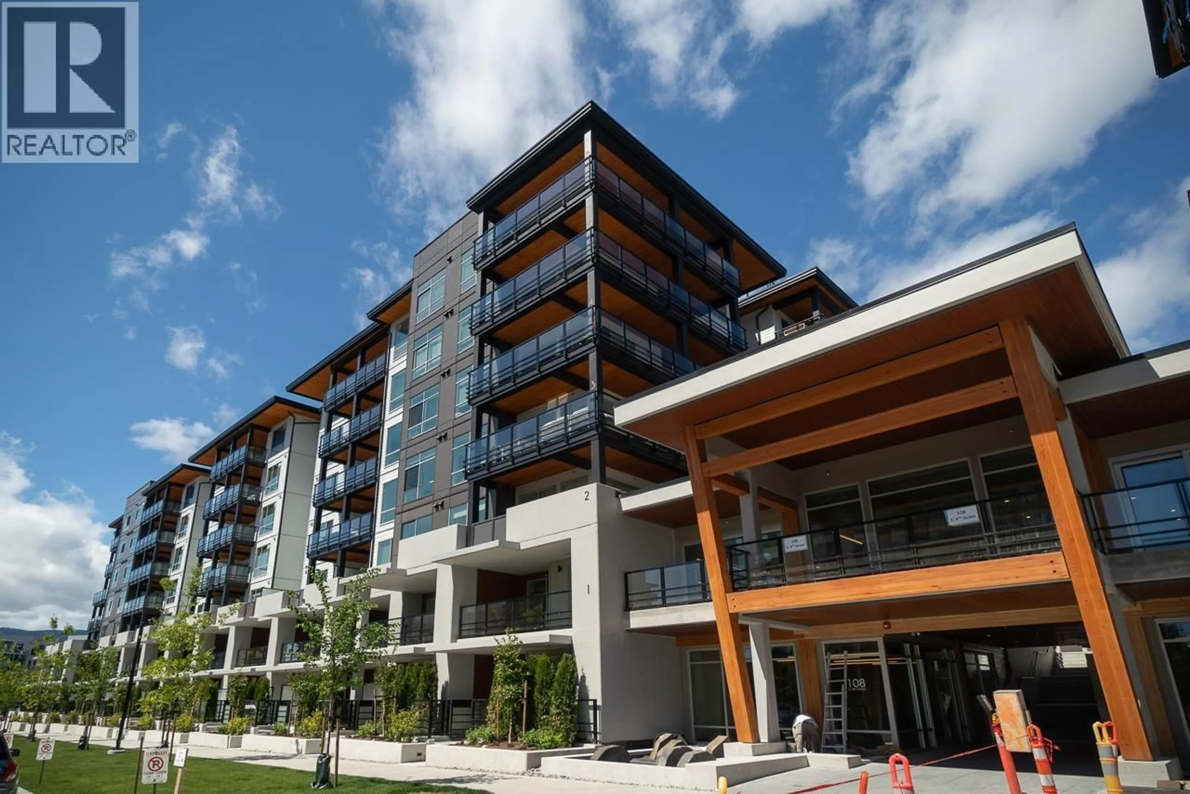 Patio, building for 403 - 108 8TH STREET, North Vancouver British Columbia V7L0H1