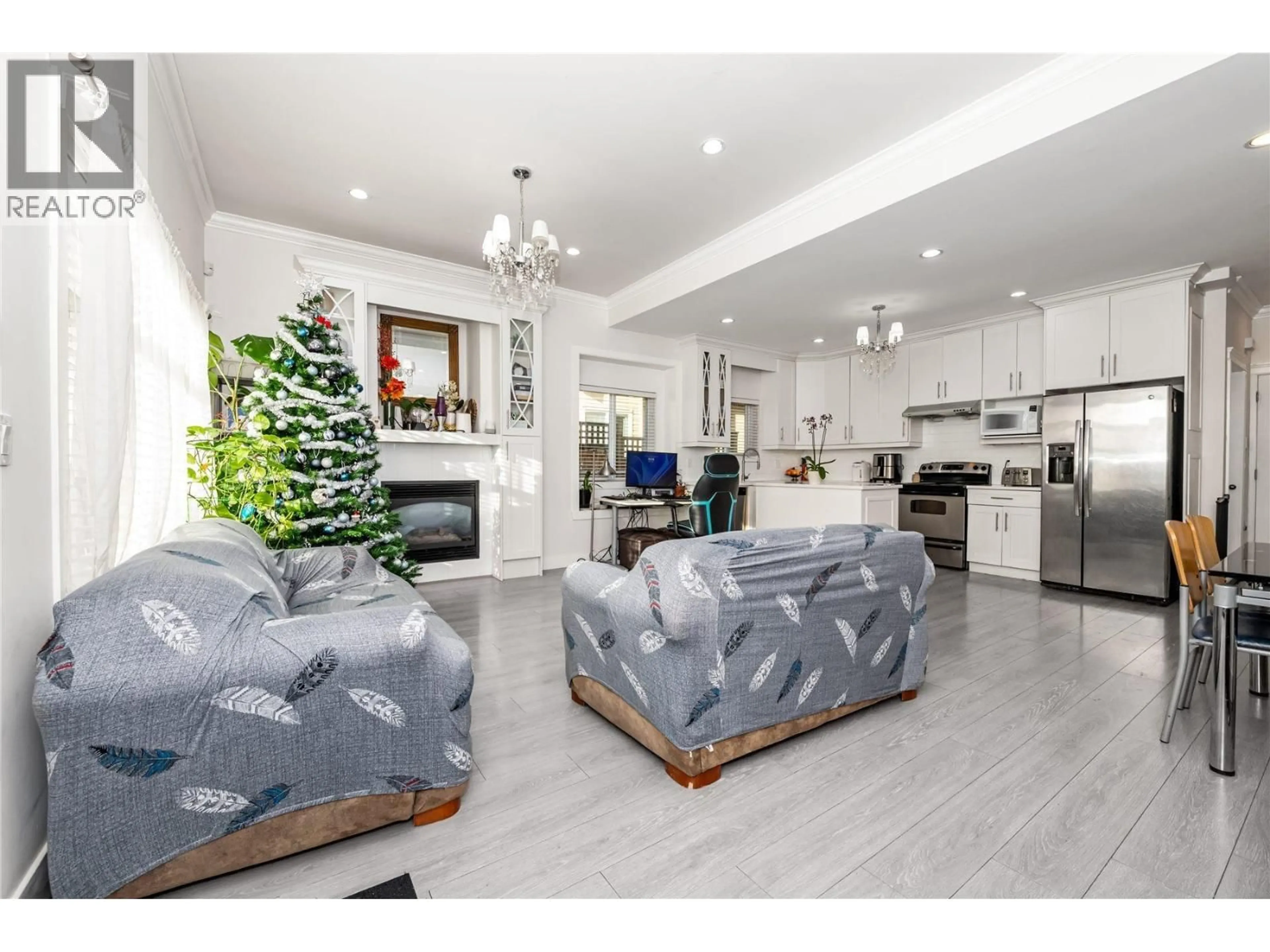 Living room with furniture, unknown for 5461 MANOR STREET, Burnaby British Columbia V5G1B6