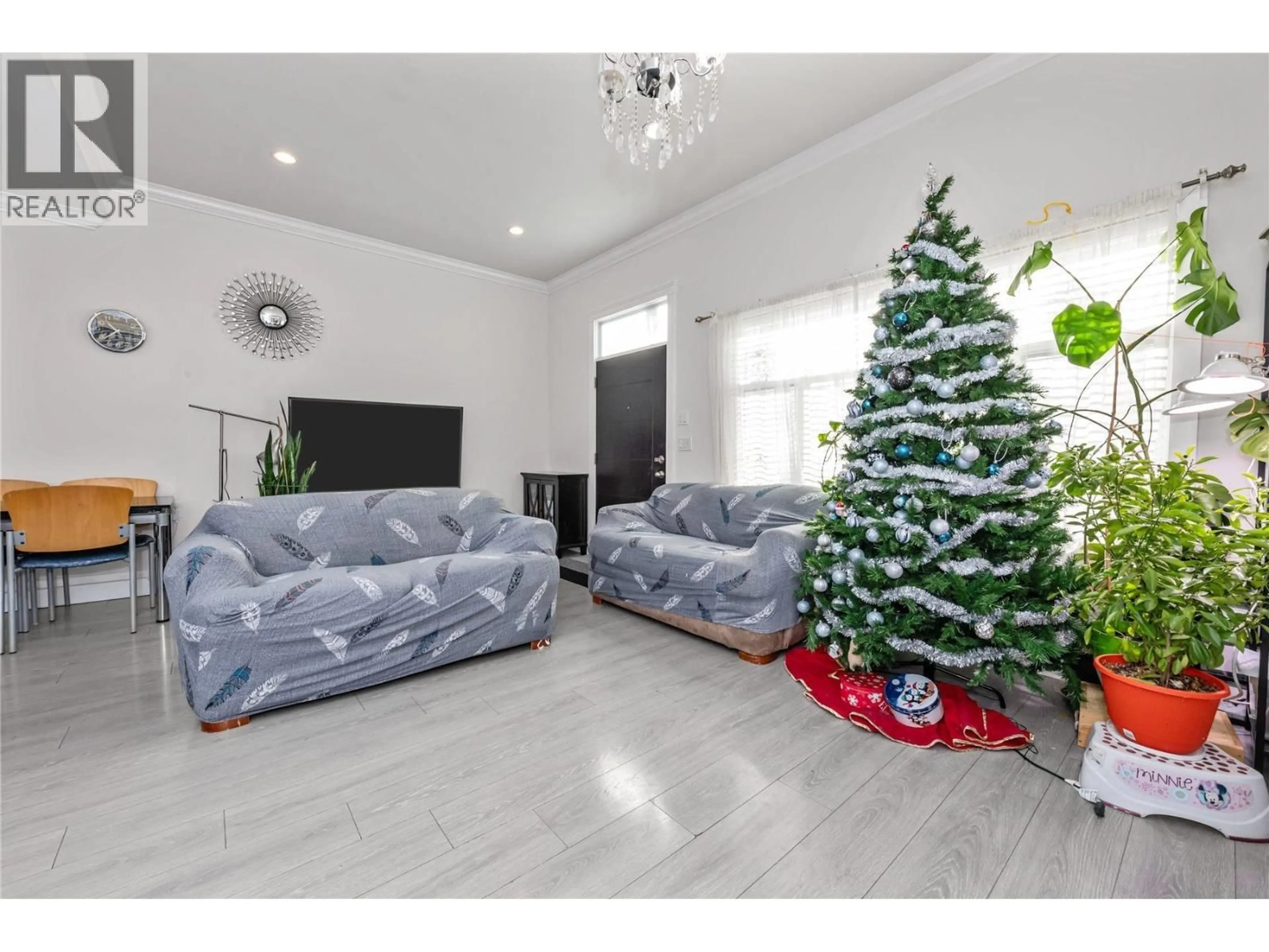 Living room with furniture, unknown for 5461 MANOR STREET, Burnaby British Columbia V5G1B6