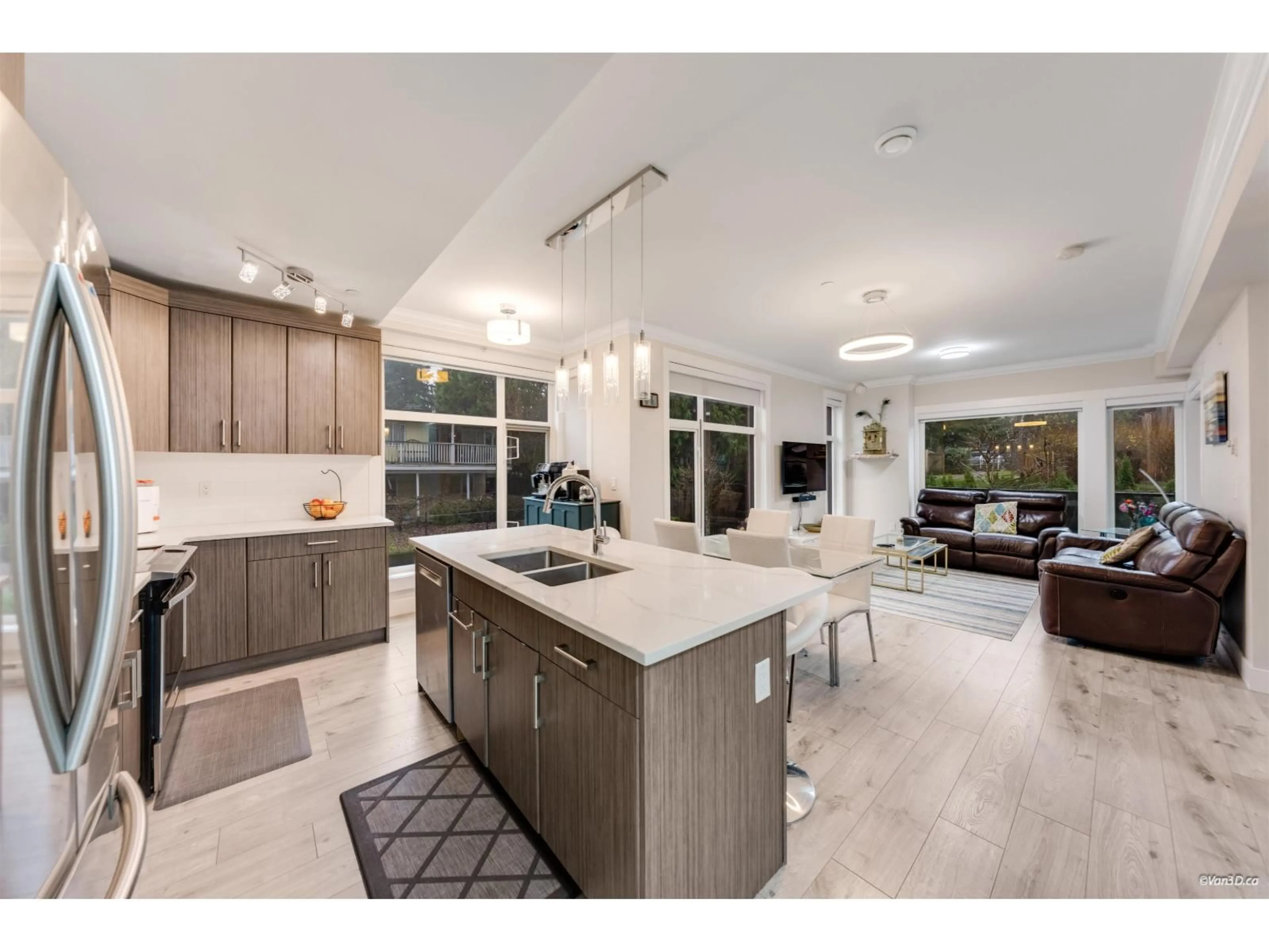 Open concept kitchen, ceramic/tile floor for 207 - 13799 101 AVENUE, Surrey British Columbia V3T0N9