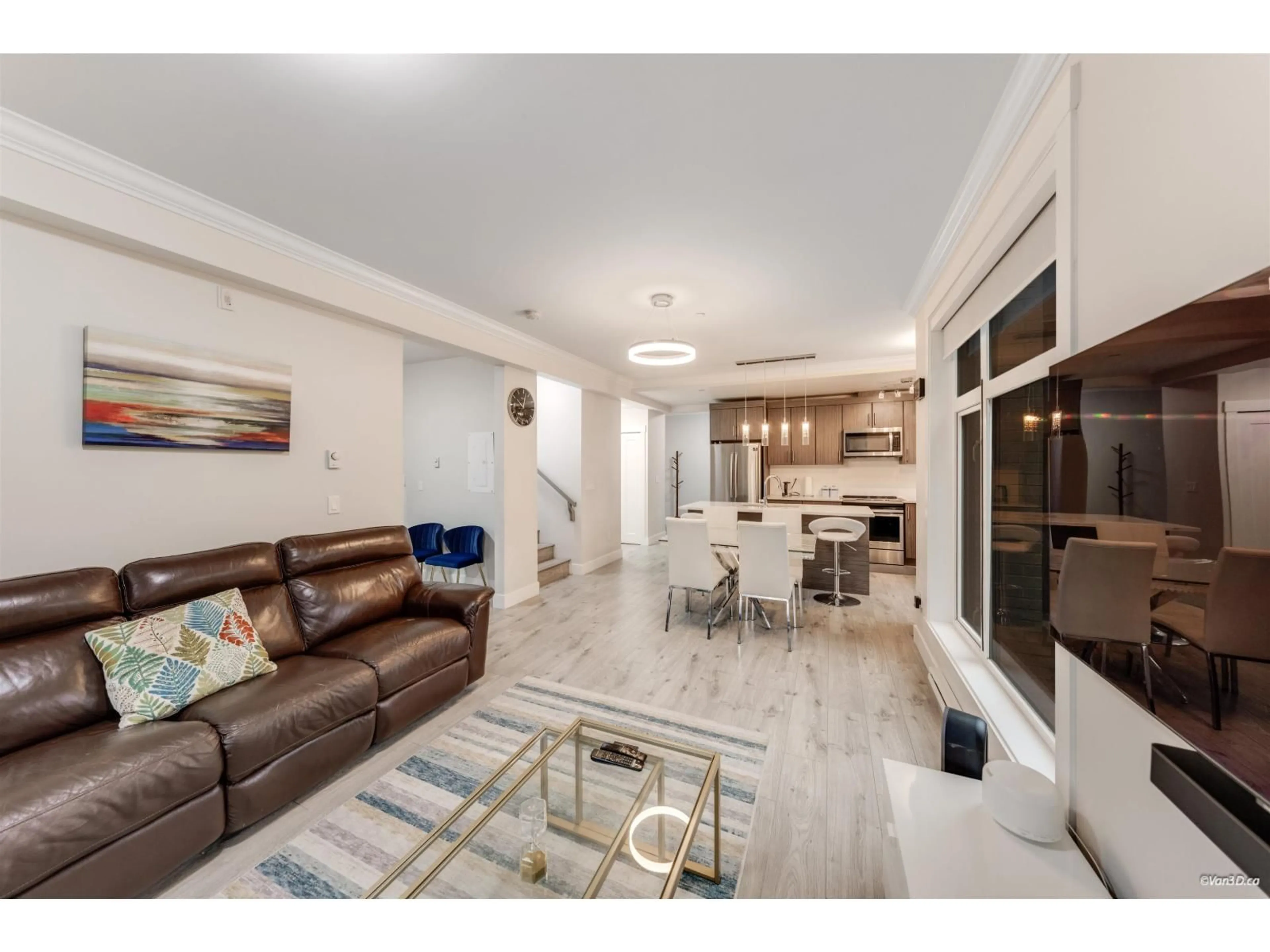 Living room with furniture, ceramic/tile floor for 207 - 13799 101 AVENUE, Surrey British Columbia V3T0N9