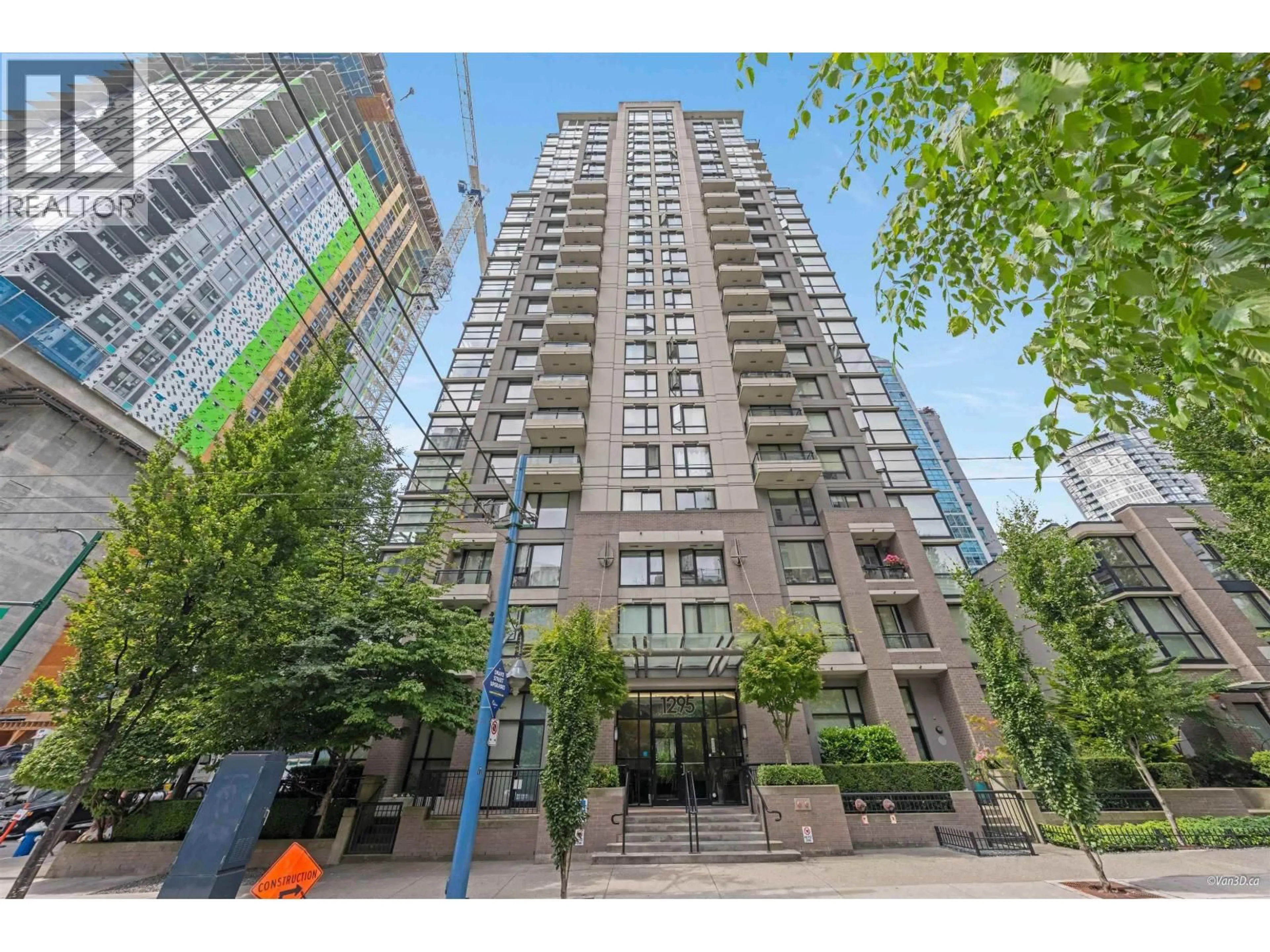 Indoor foyer for 1804 - 1295 RICHARDS STREET, Vancouver British Columbia V6B1B7