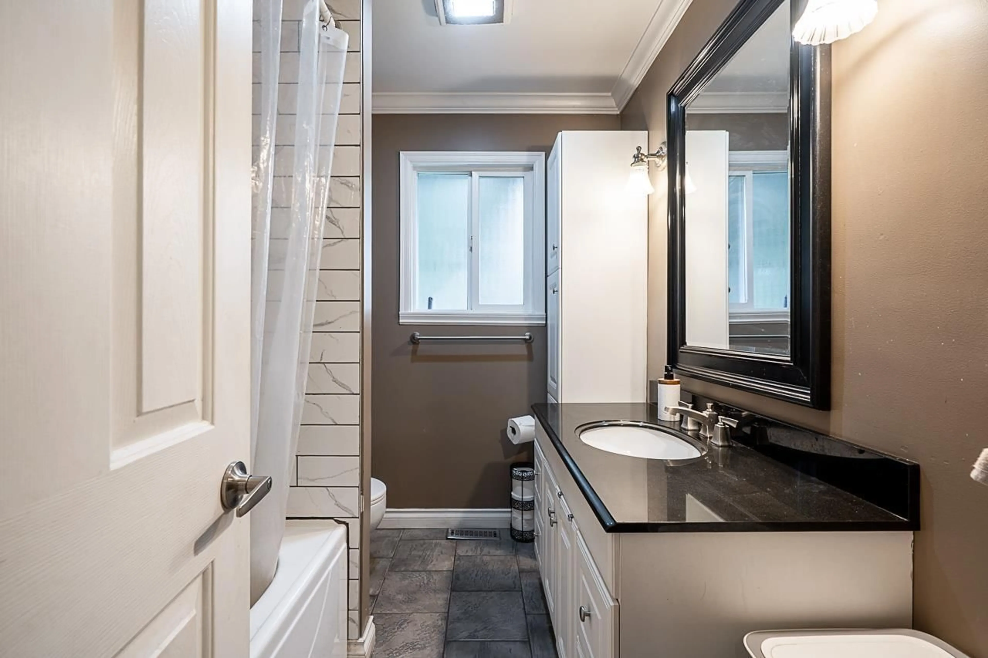 Standard bathroom, ceramic/tile floor for 20510 48A AVENUE, Langley British Columbia V3A3P3