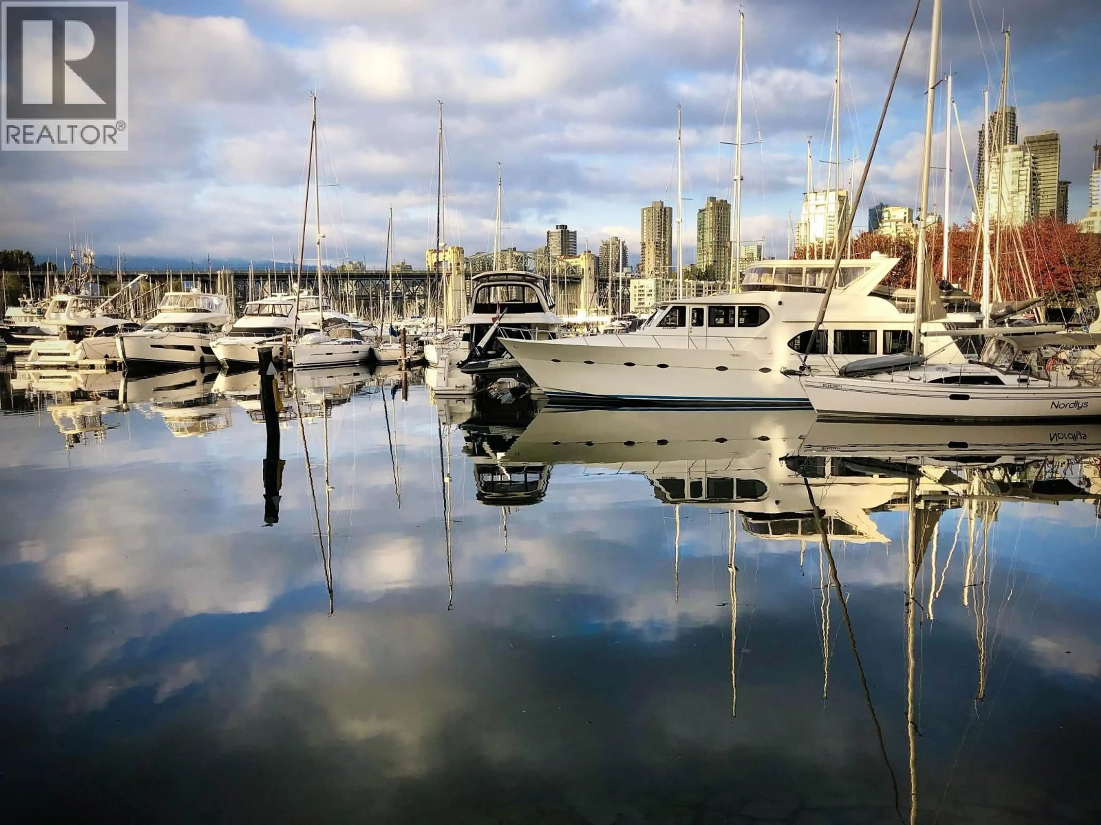 Blurry image for 204 - 1550 MARINER WALK, Vancouver British Columbia V6J4X9