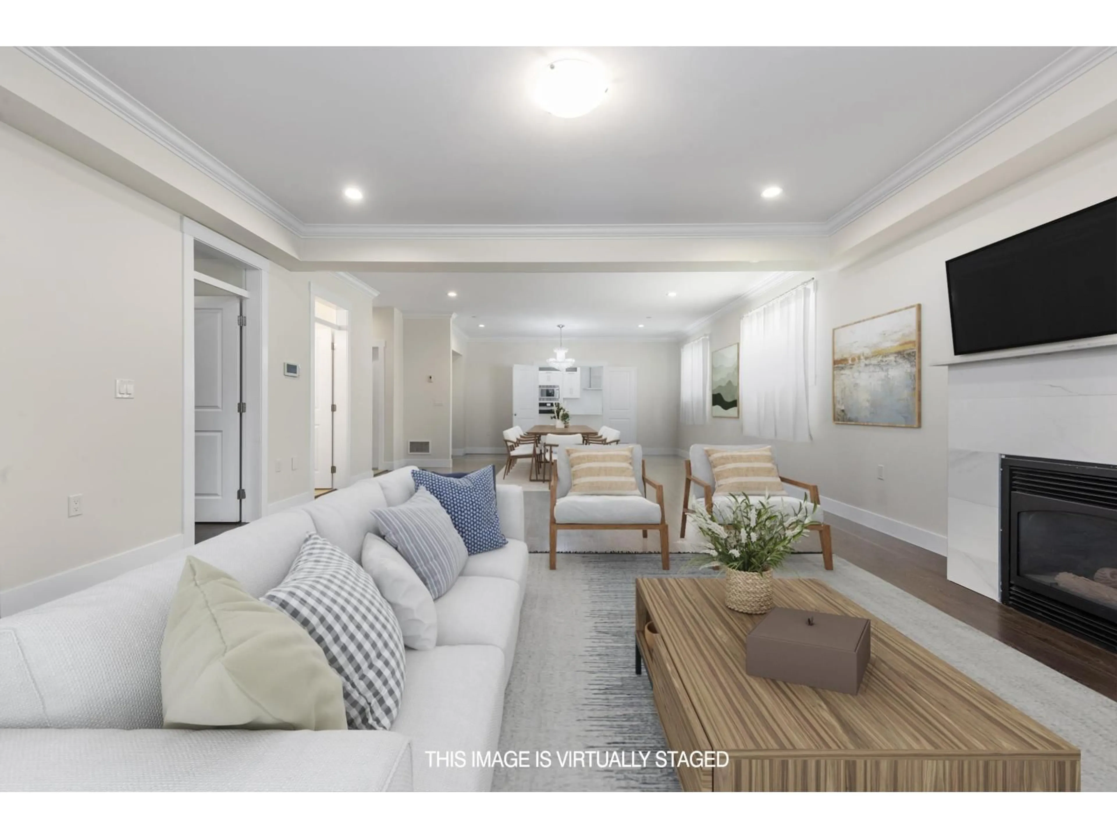 Living room with furniture, unknown for 13766 NORTH BLUFF ROAD, White Rock British Columbia V4B3B9