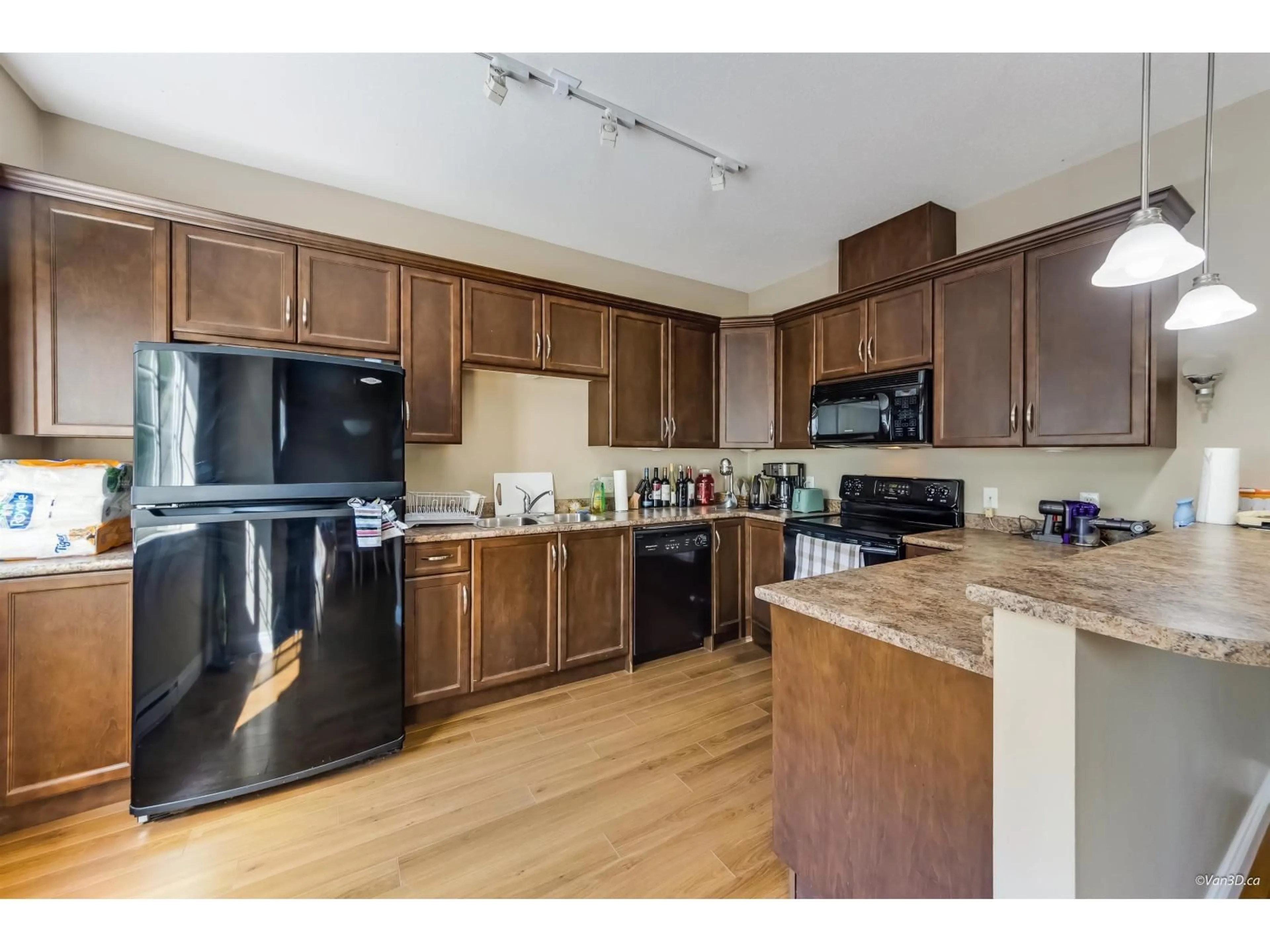 Standard kitchen, wood/laminate floor for 7 - 9140 HAZEL STREET, Chilliwack British Columbia V2P0C2