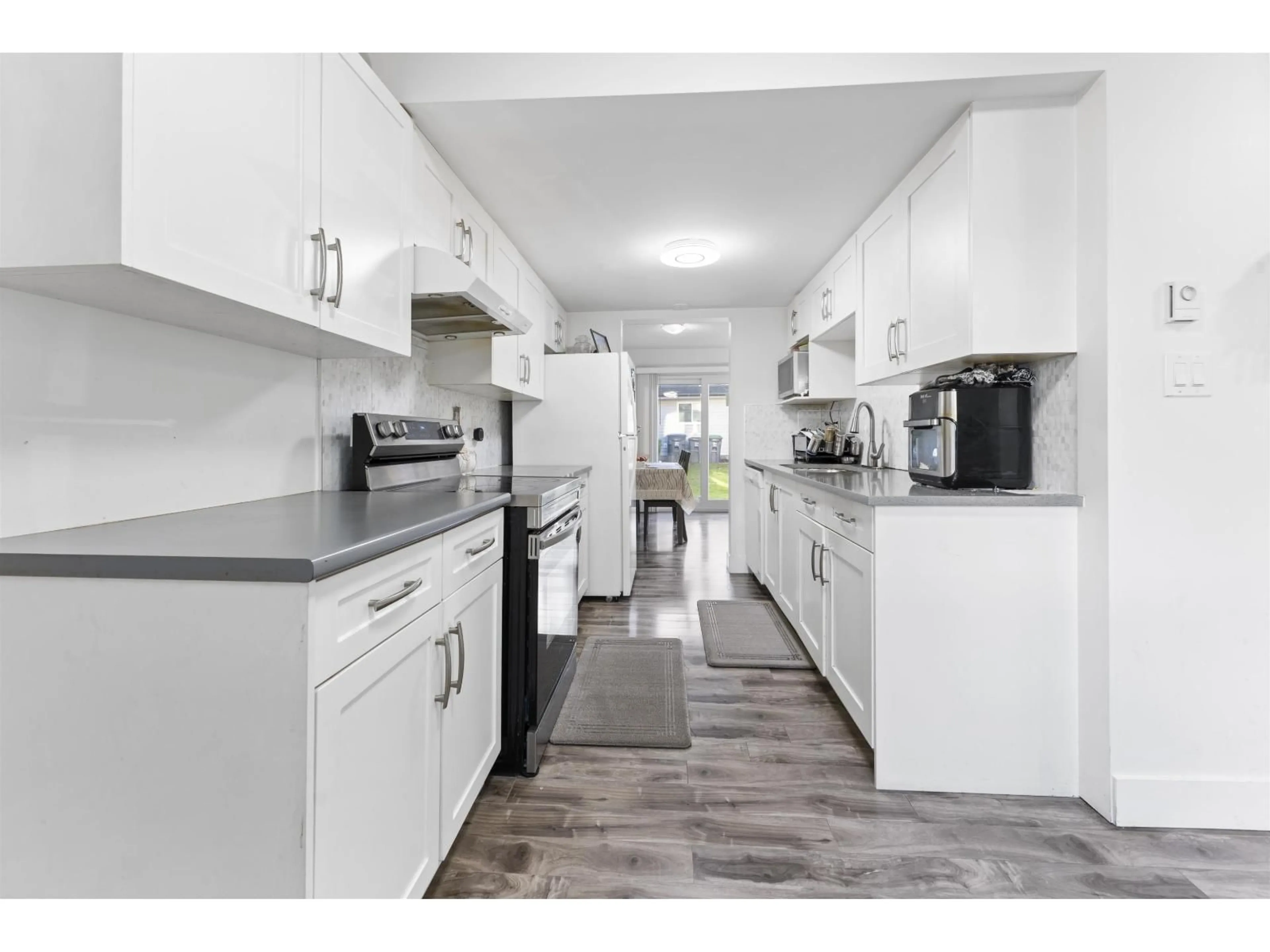 Standard kitchen, unknown for 164 - 7261 140 STREET, Surrey British Columbia V3W5J6