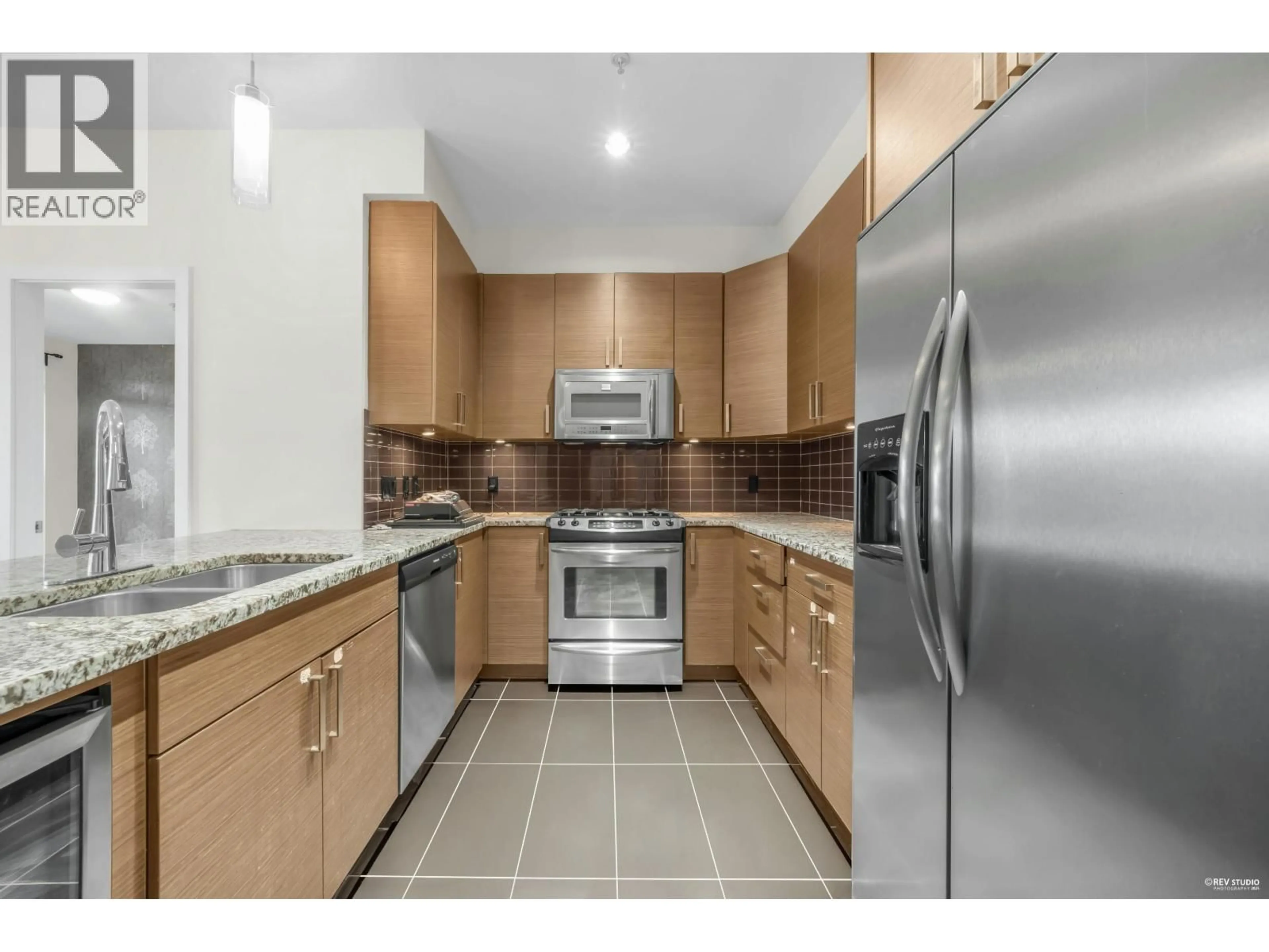 Standard kitchen, ceramic/tile floor for 210 - 288 HAMPTON STREET, New Westminster British Columbia V3M5L9