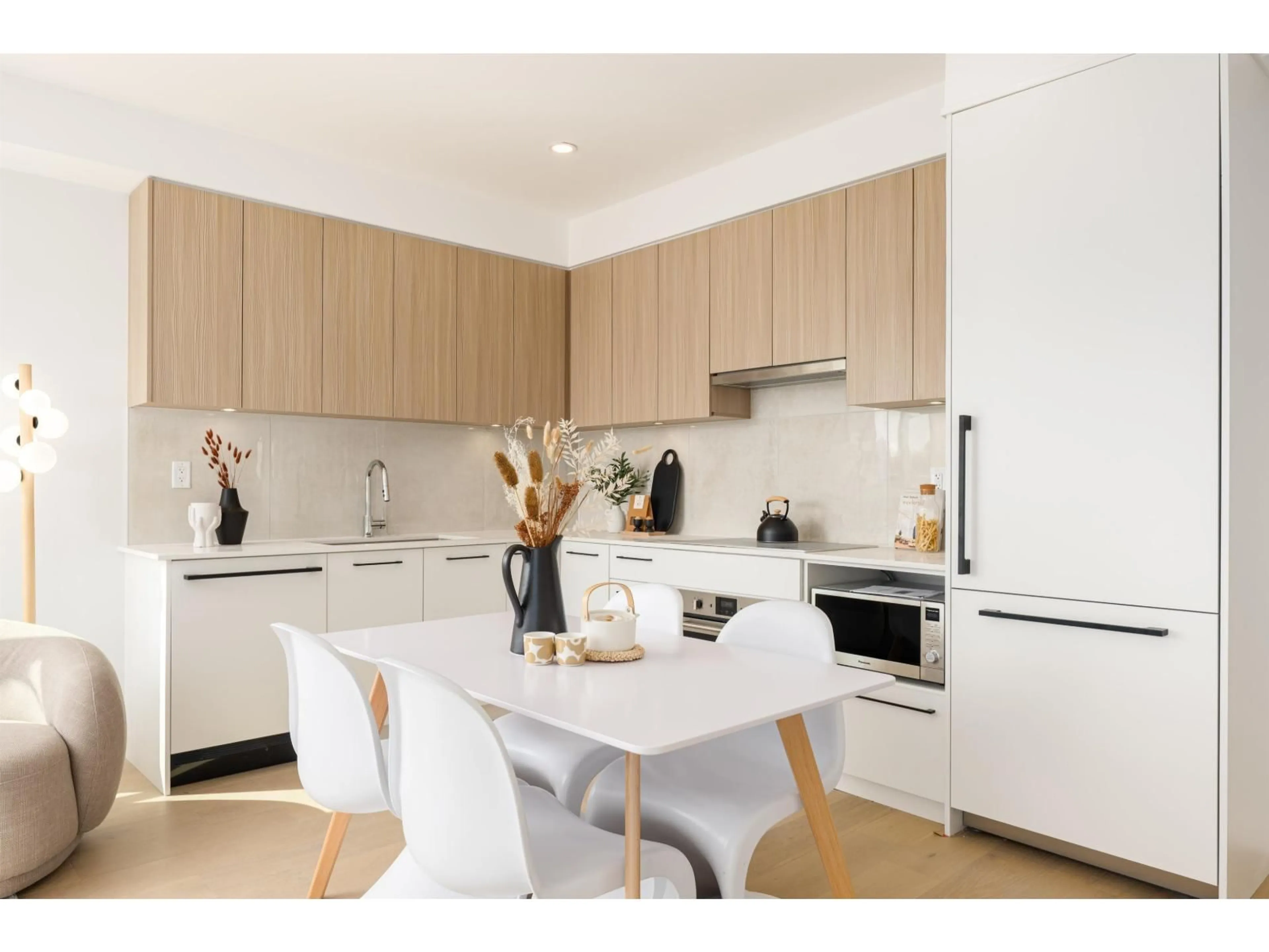 Standard kitchen, wood/laminate floor for 502 - 5398 207 STREET, Langley British Columbia V3A2E6