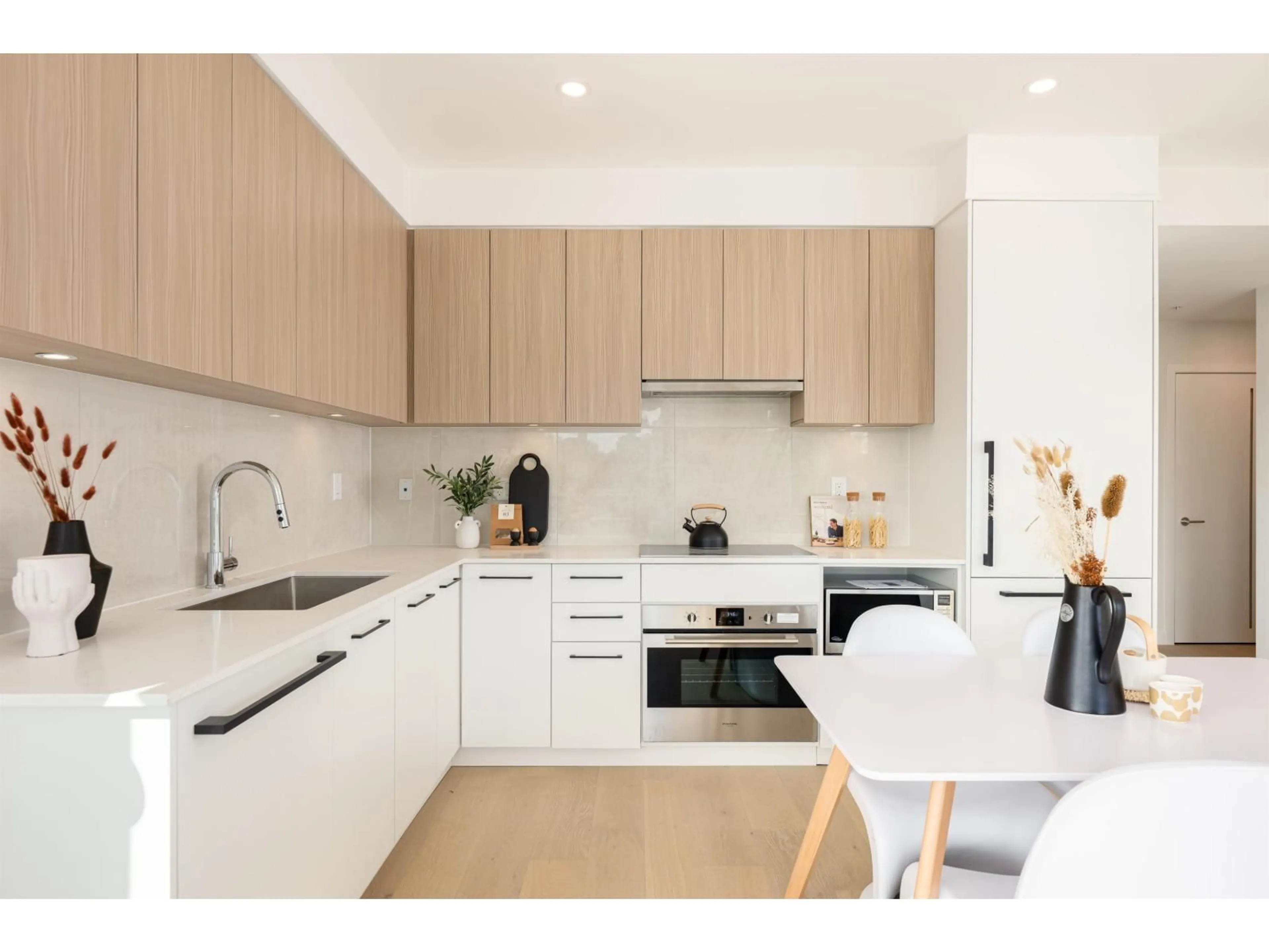 Standard kitchen, wood/laminate floor for 502 - 5398 207 STREET, Langley British Columbia V3A2E6