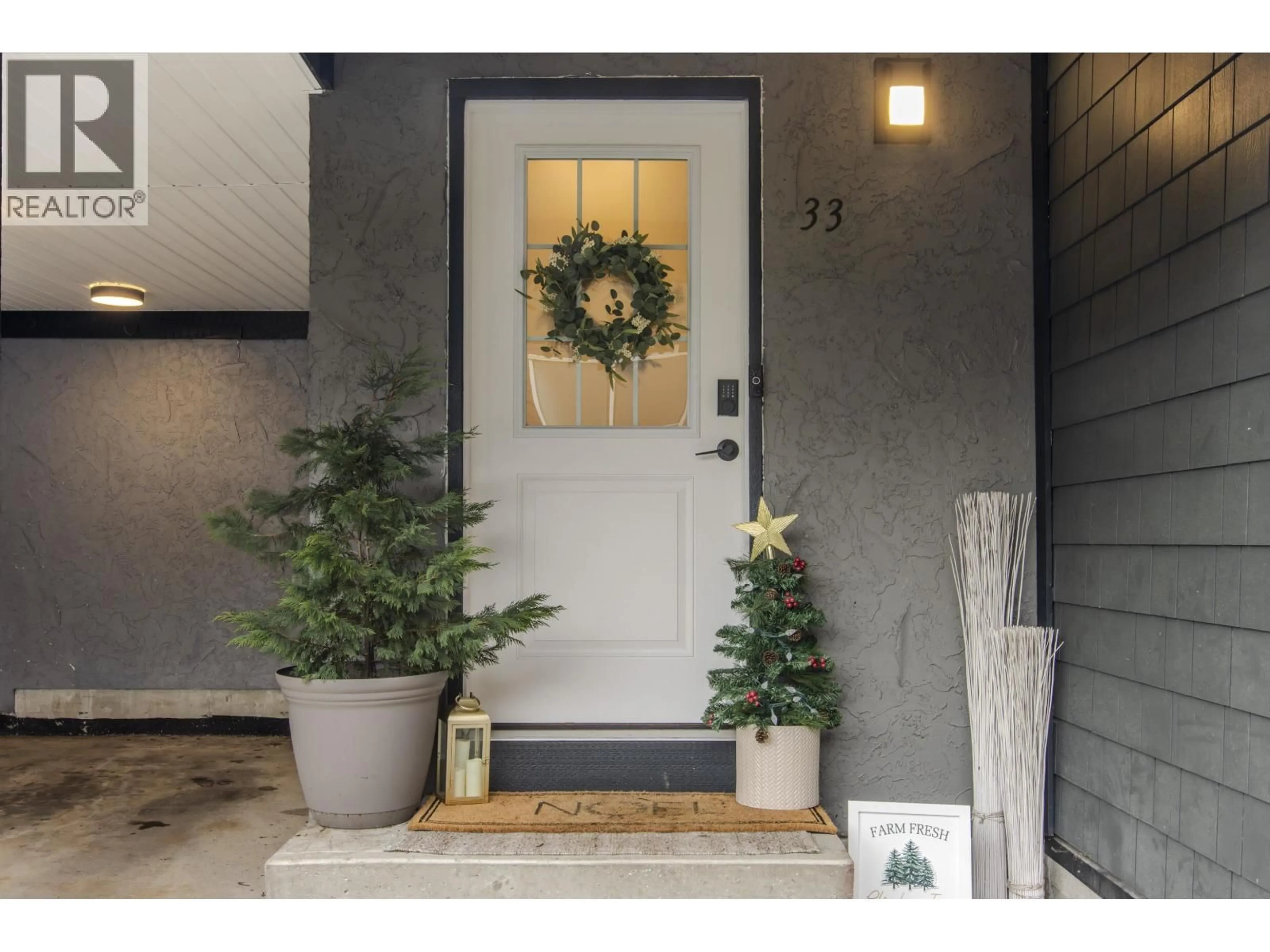 Indoor entryway for 33 - 1500 JUDD ROAD, Squamish British Columbia V0N1H0