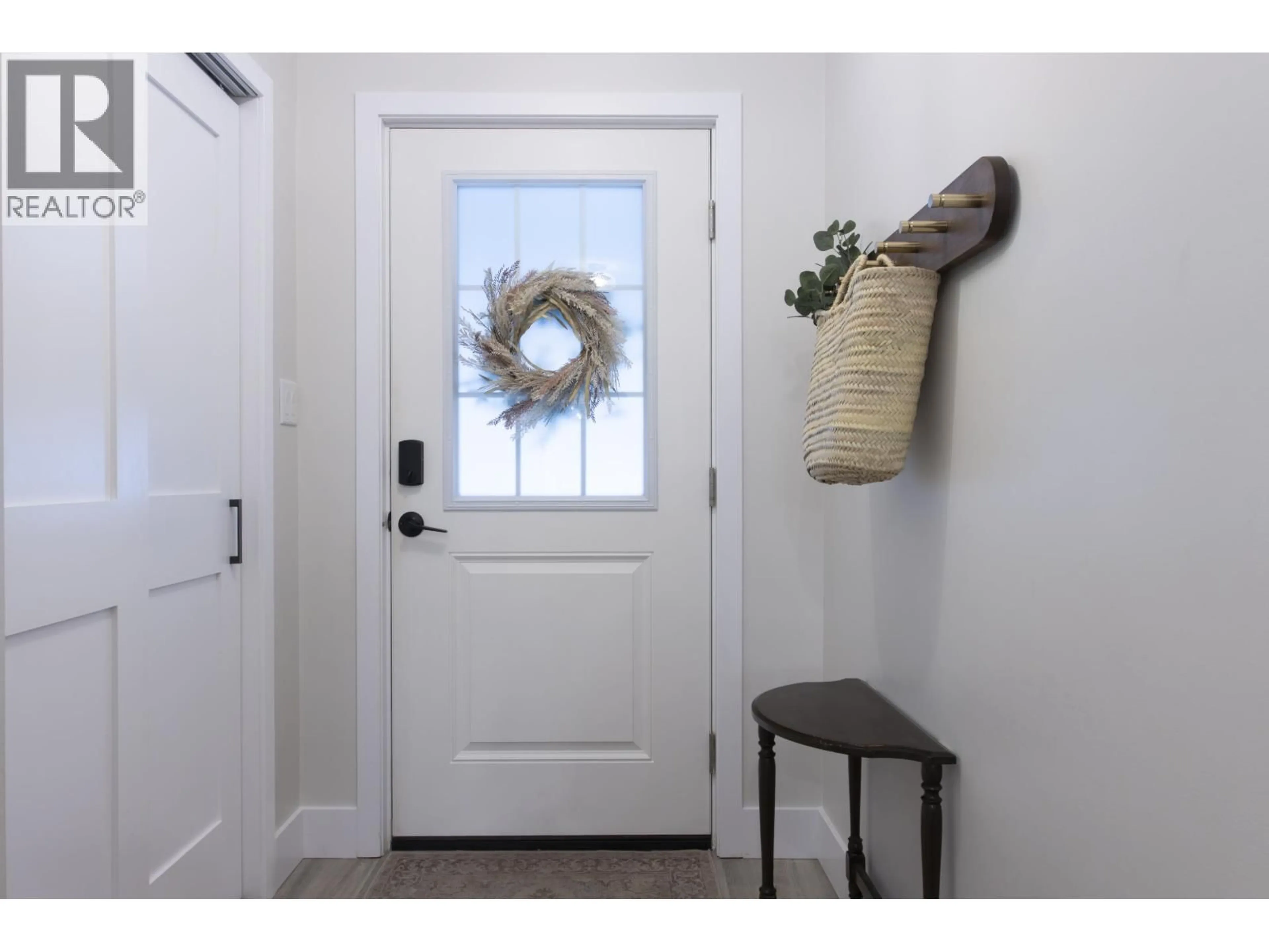 Indoor entryway for 33 - 1500 JUDD ROAD, Squamish British Columbia V0N1H0