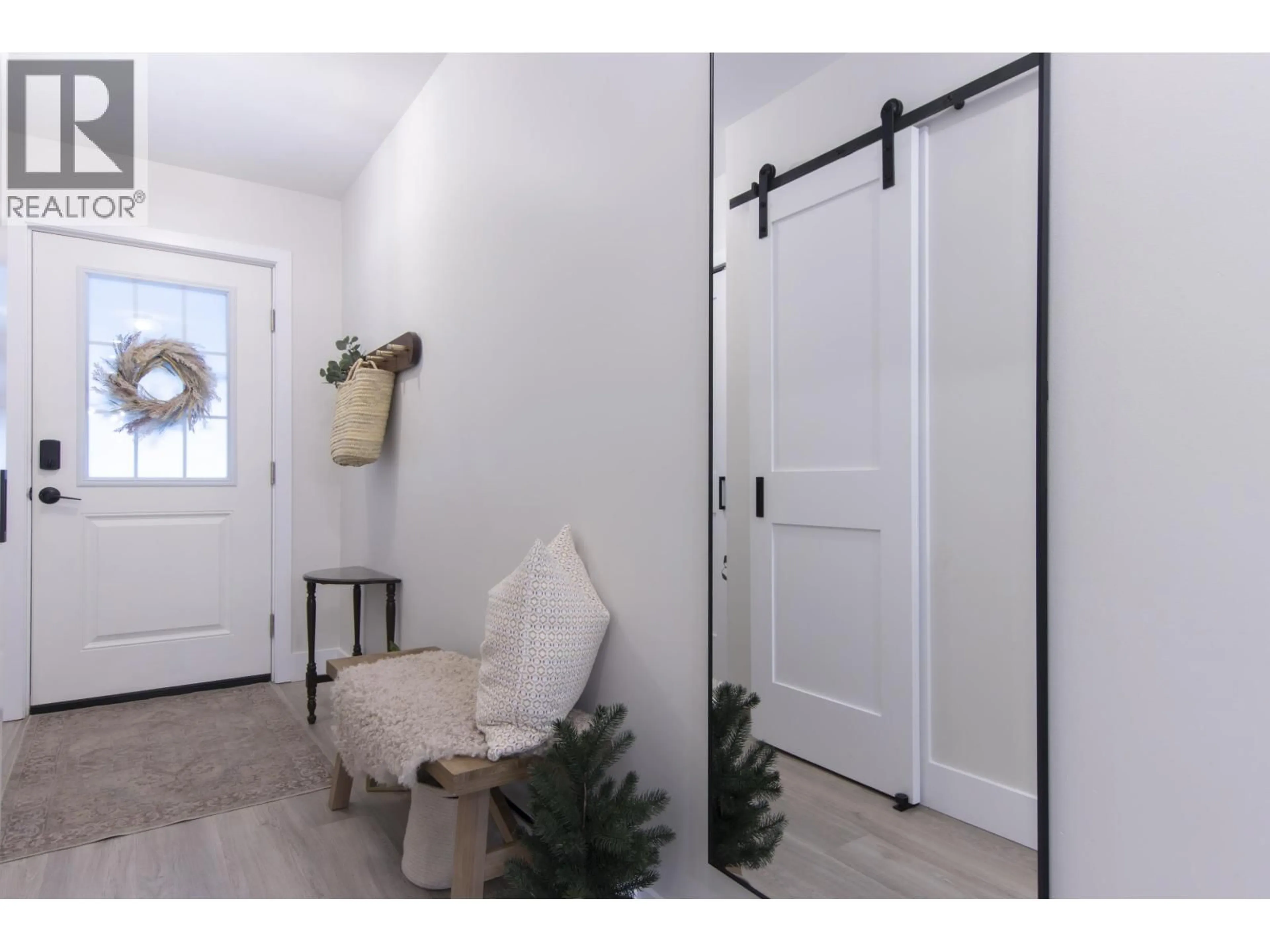 Indoor entryway for 33 - 1500 JUDD ROAD, Squamish British Columbia V0N1H0