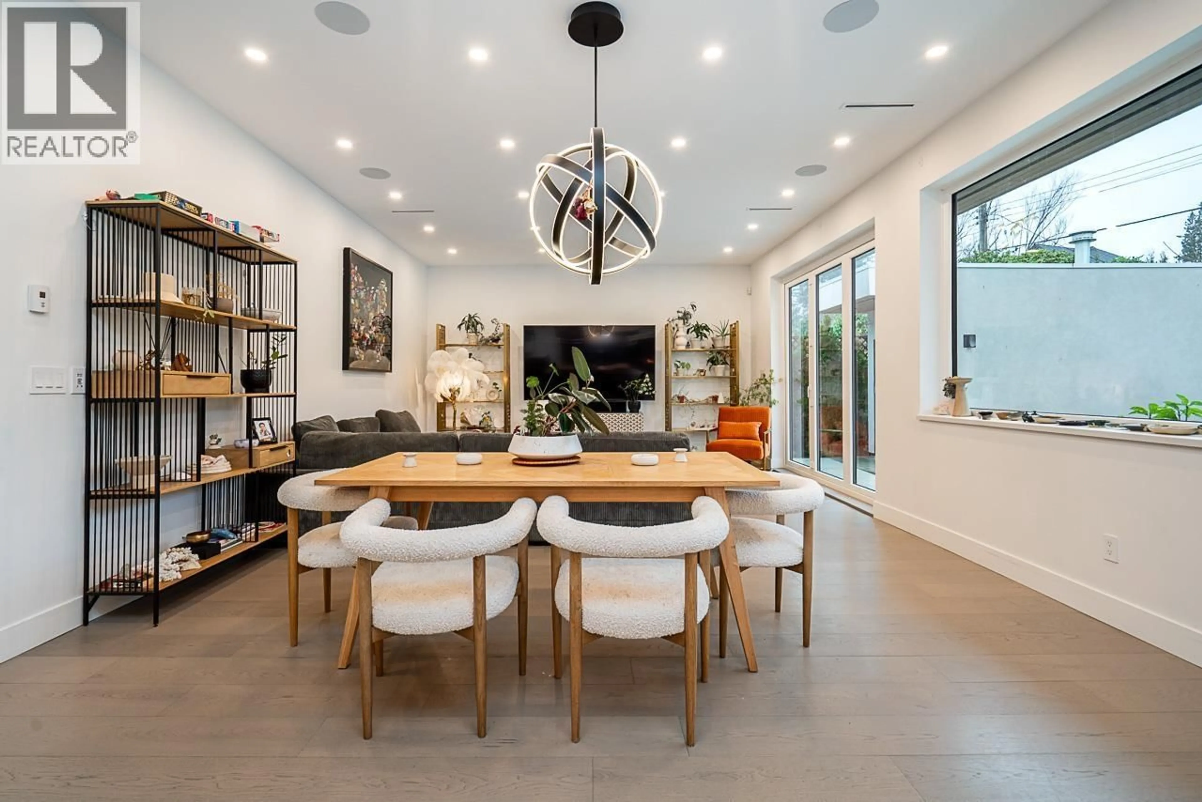 Open concept kitchen, ceramic/tile floor for 1026 BELMONT AVENUE, North Vancouver British Columbia V7R1K2