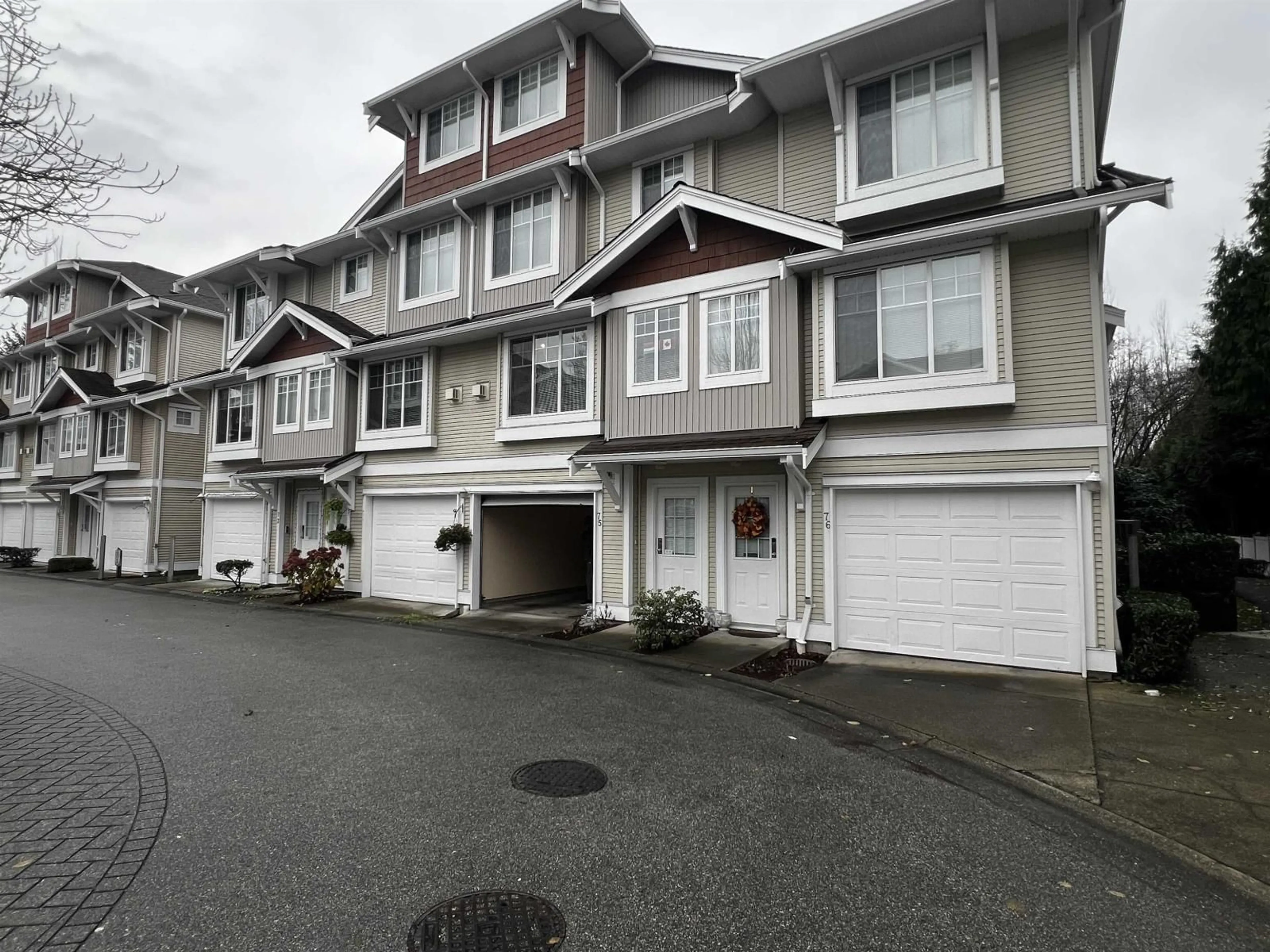 A pic from outside/outdoor area/front of a property/back of a property/a pic from drone, street for 75 - 12110 75A AVENUE, Surrey British Columbia V3W1M1