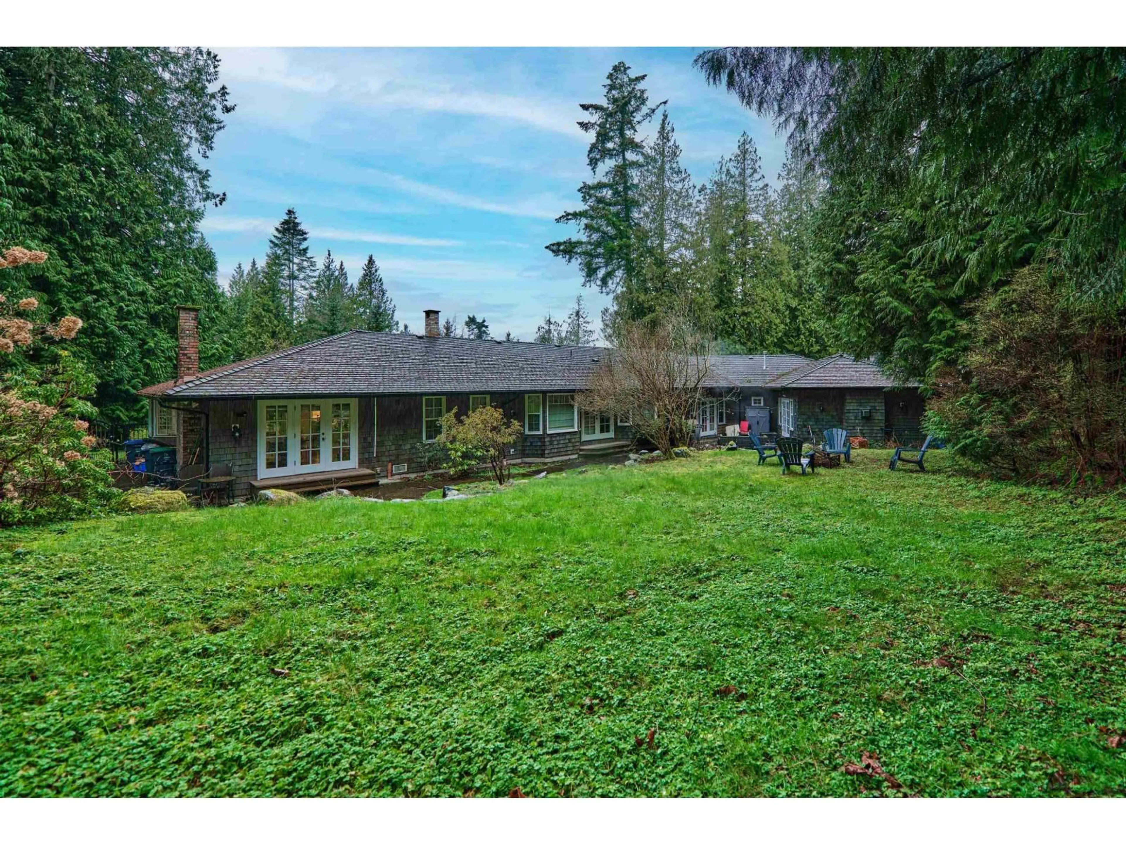 A pic from outside/outdoor area/front of a property/back of a property/a pic from drone, forest/trees view for 3292 136 STREET, Surrey British Columbia V4P1K7