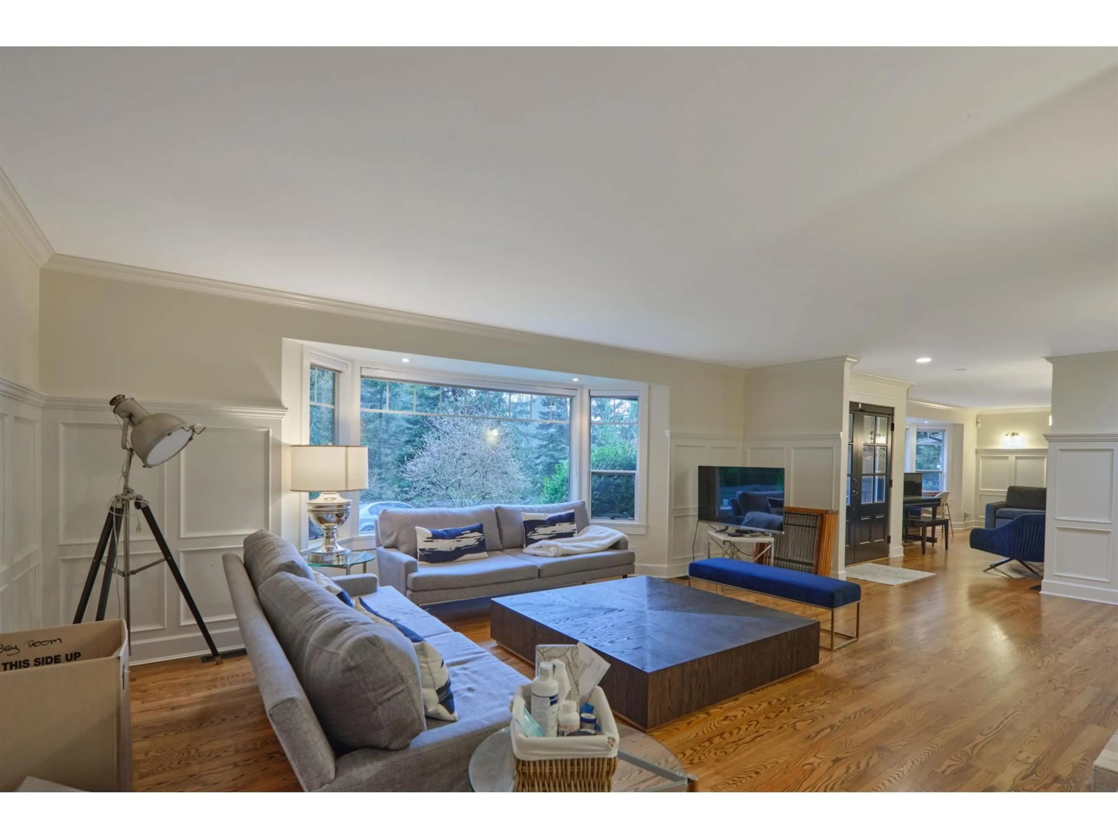 Living room with furniture, wood/laminate floor for 3292 136 STREET, Surrey British Columbia V4P1K7