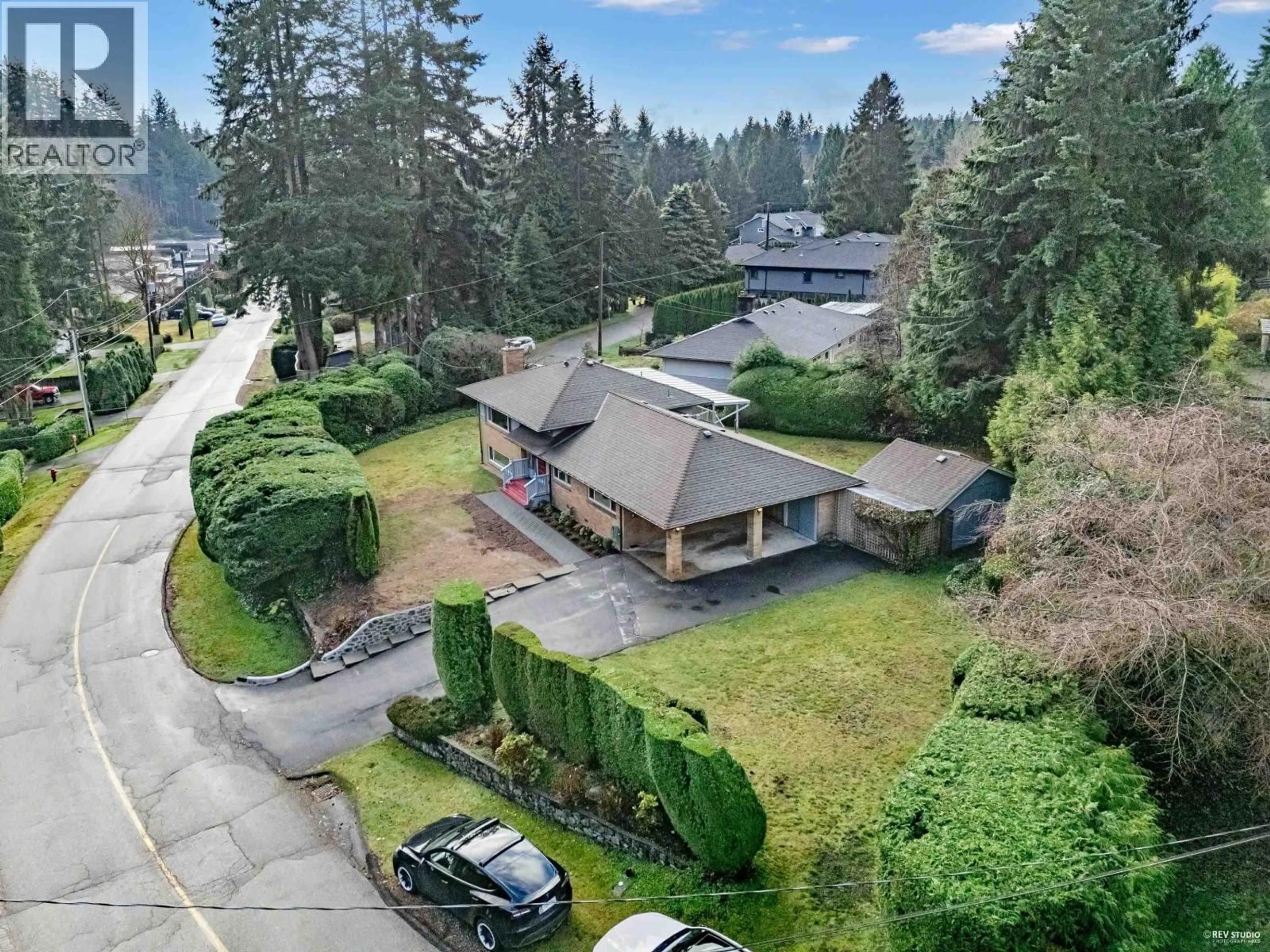 A pic from outside/outdoor area/front of a property/back of a property/a pic from drone, unknown for 50 GLENMORE DRIVE, West Vancouver British Columbia V7S1A7