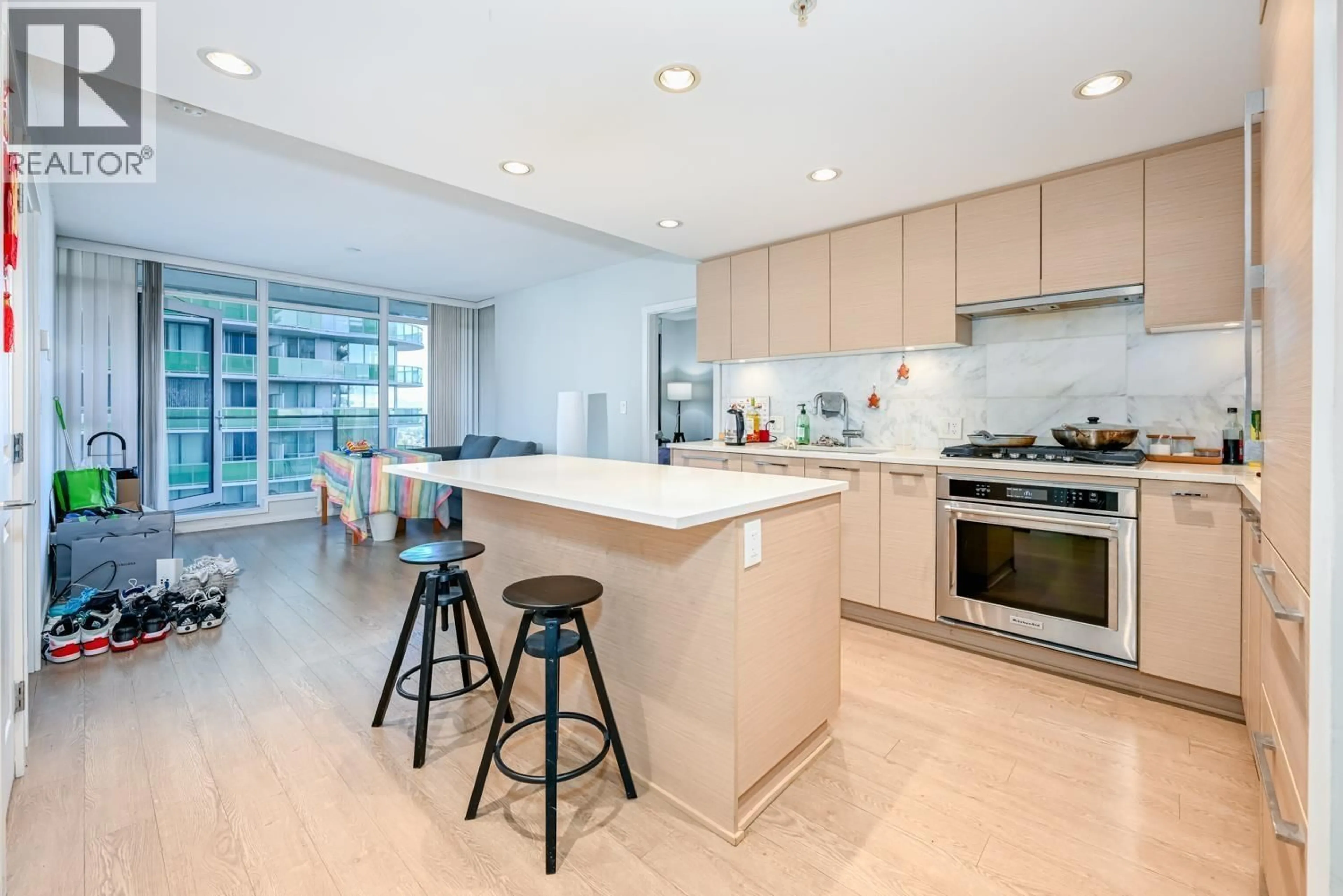 Open concept kitchen, ceramic/tile floor for 1605 - 6700 DUNBLANE AVENUE, Burnaby British Columbia V5H3K6