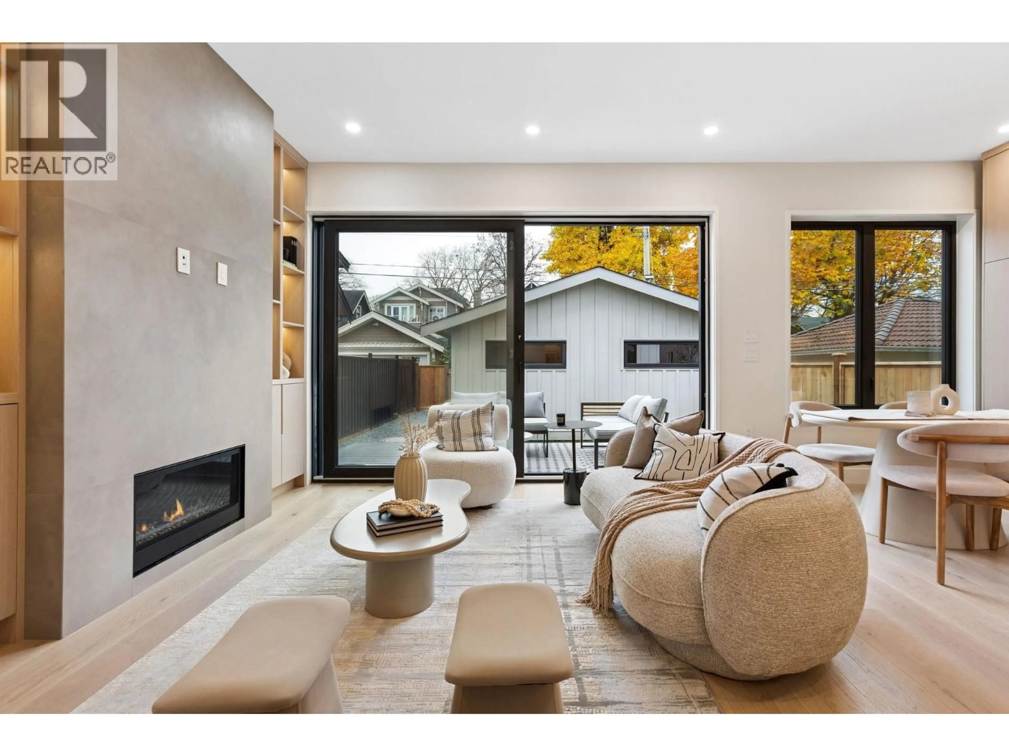 Living room with furniture, ceramic/tile floor for 2 - 448 20TH AVENUE, Vancouver British Columbia V5Y2C8