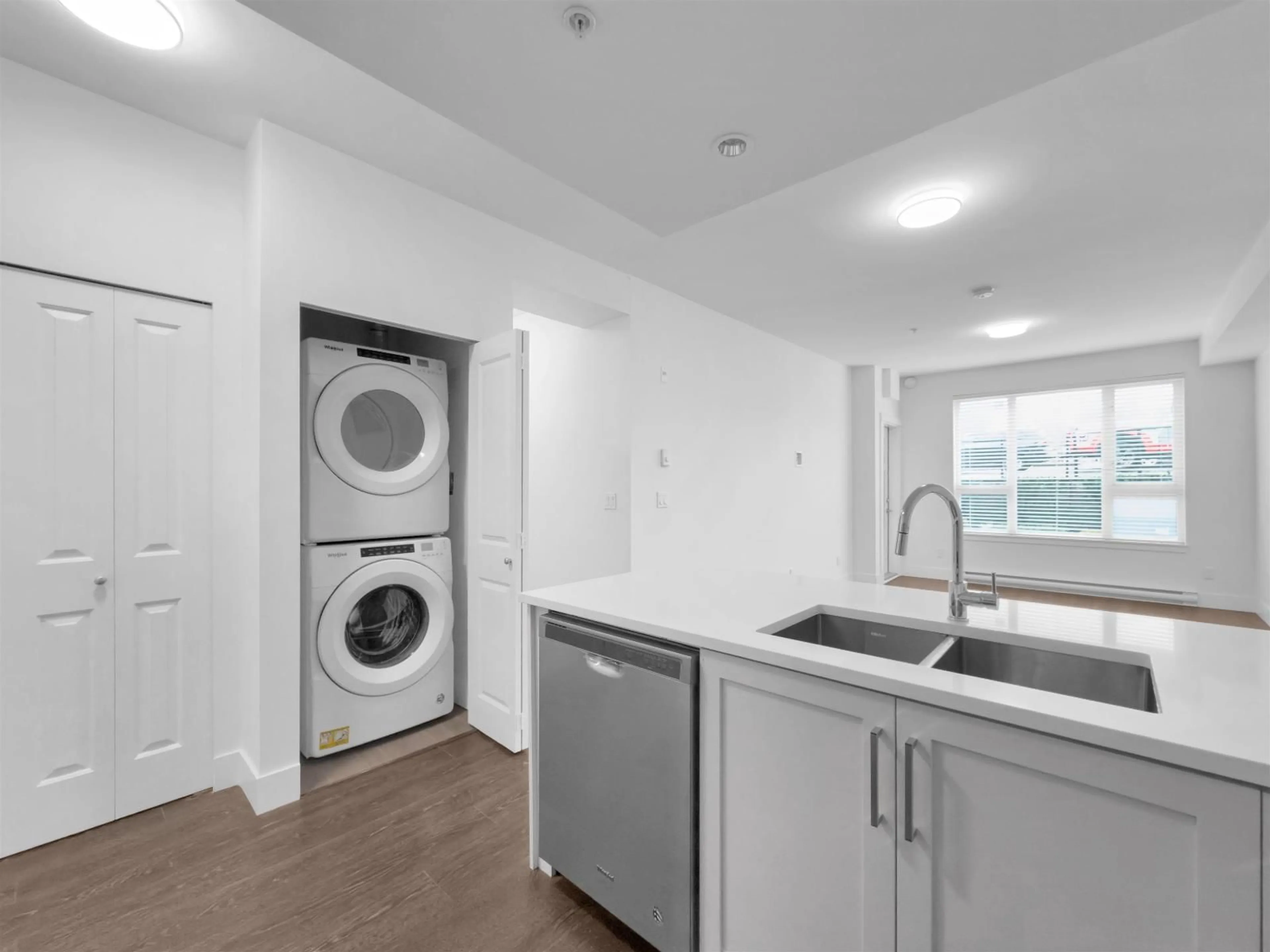 Unknown for 208 - 9983 BARNSTON DRIVE EAST, Surrey British Columbia V4N6T3