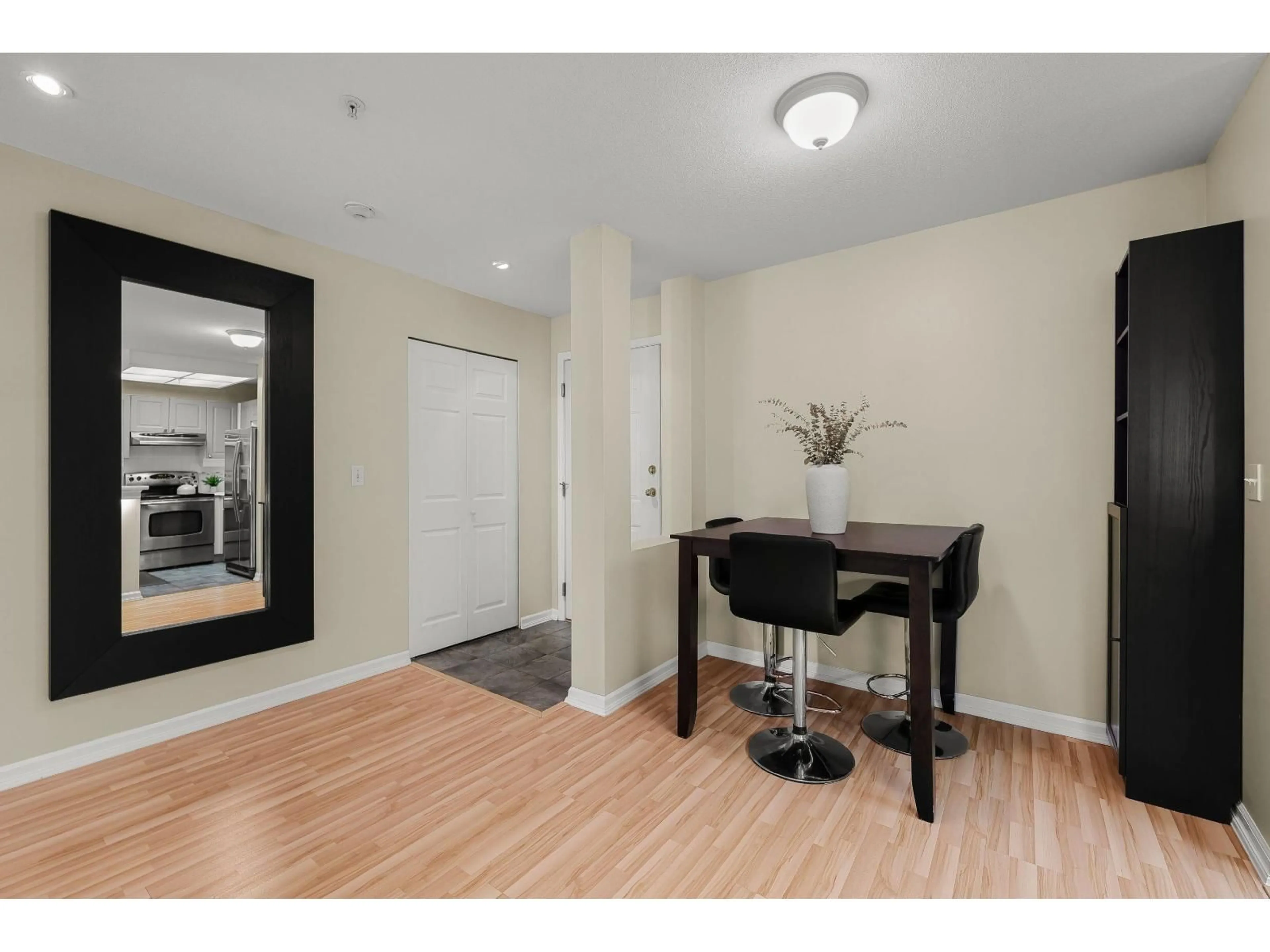 Unknown for 210 - 22025 48 AVENUE, Langley British Columbia V3A8L2