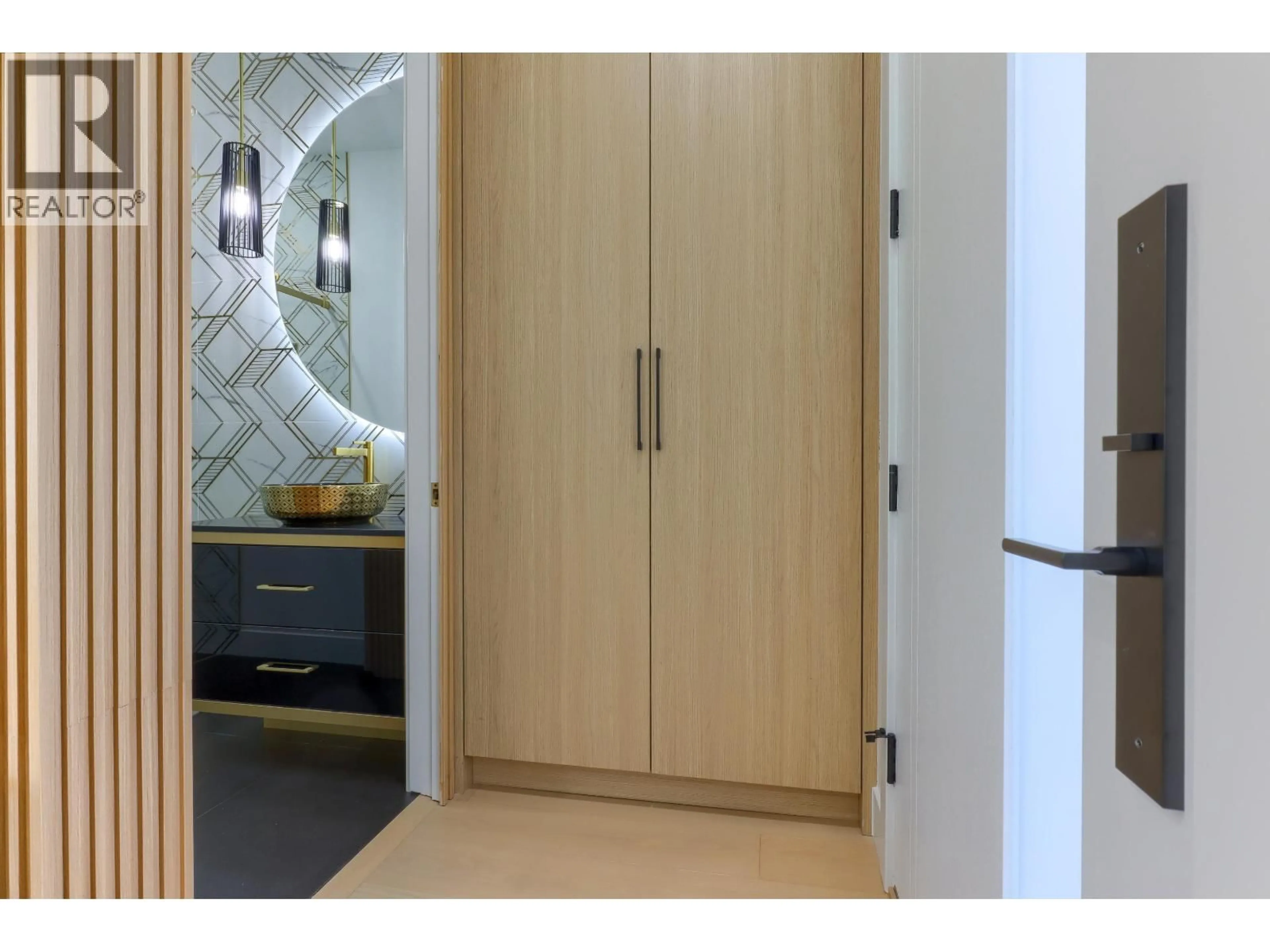 Indoor entryway for 4670 TODD STREET, Vancouver British Columbia V5R3P8