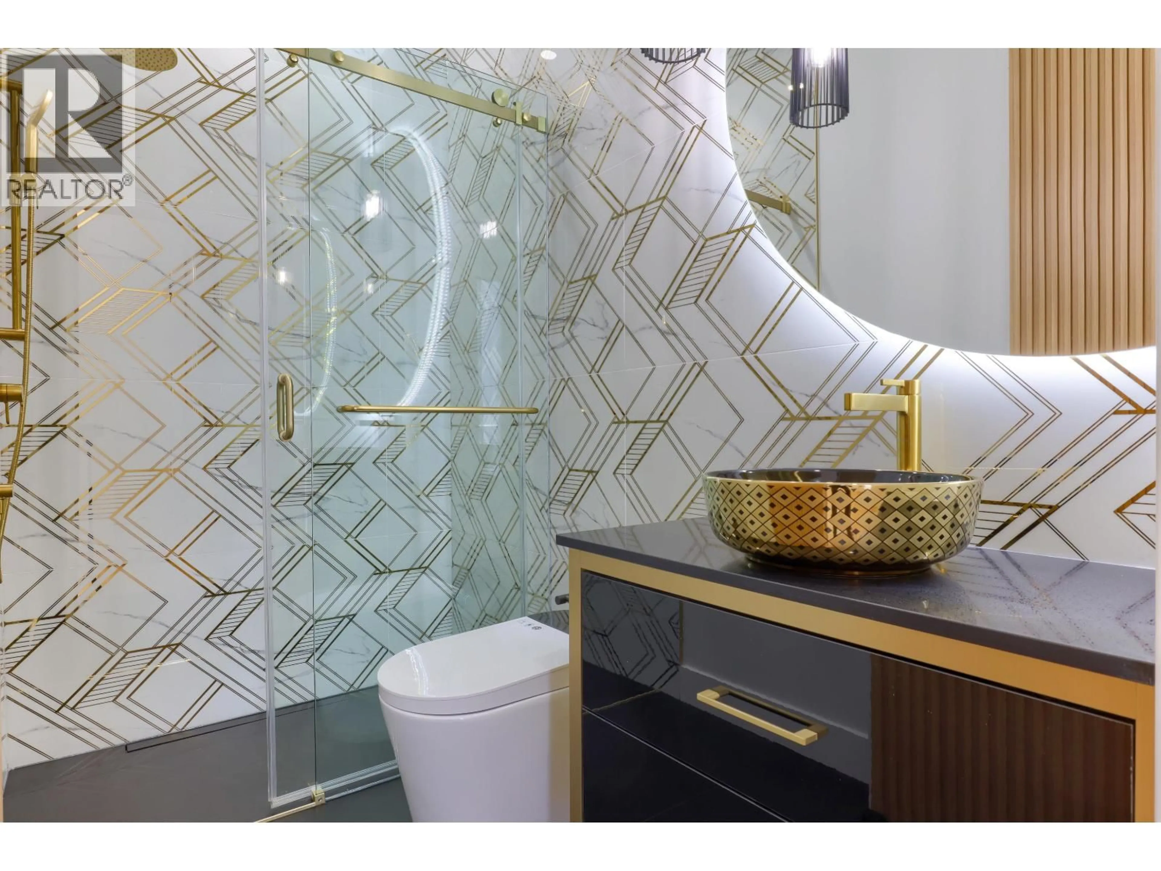 Contemporary bathroom, ceramic/tile floor for 4670 TODD STREET, Vancouver British Columbia V5R3P8